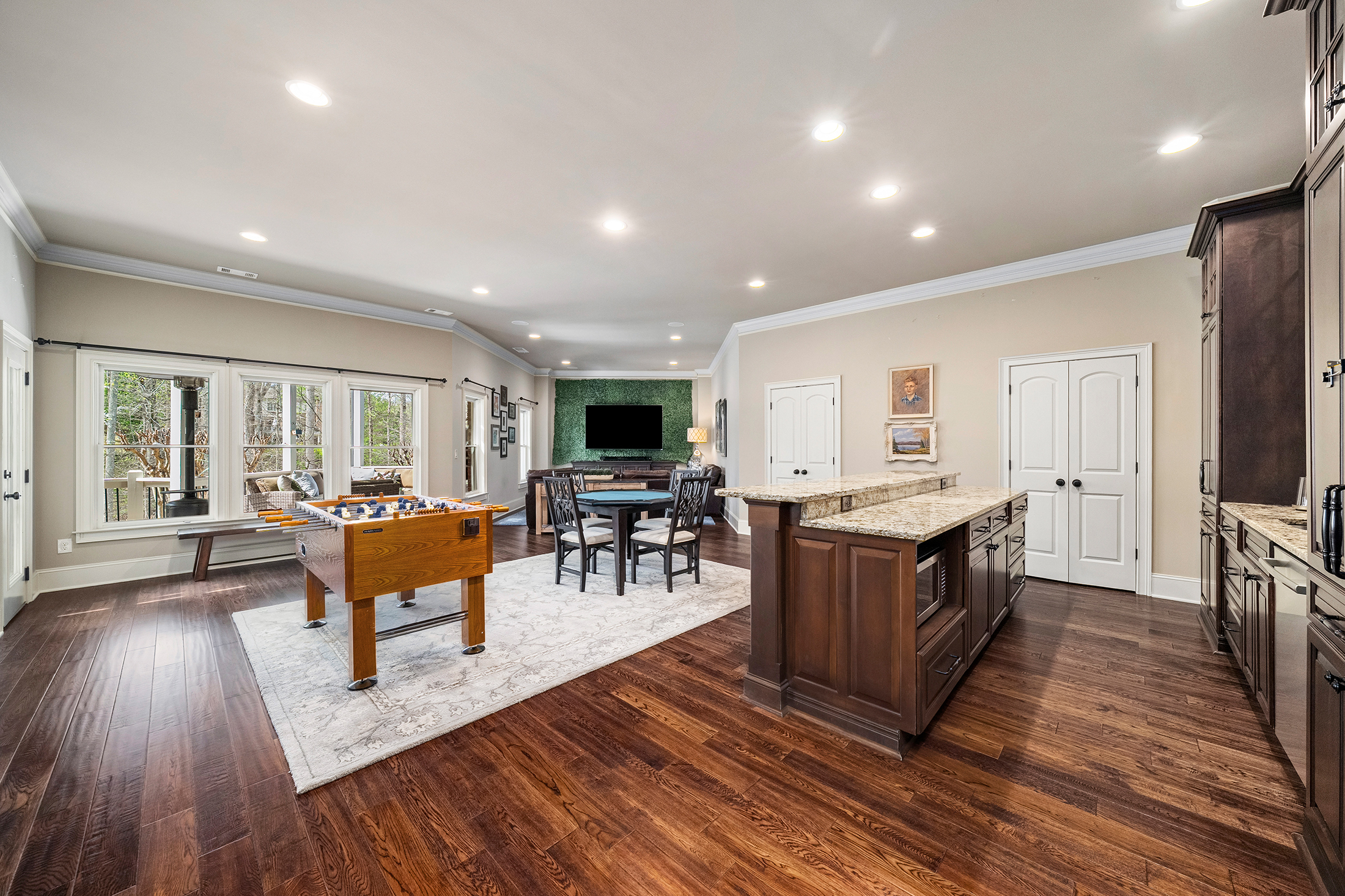  Meticulous Brick Estate Blends Timeless Architecture with Elevated Design - 物件實景