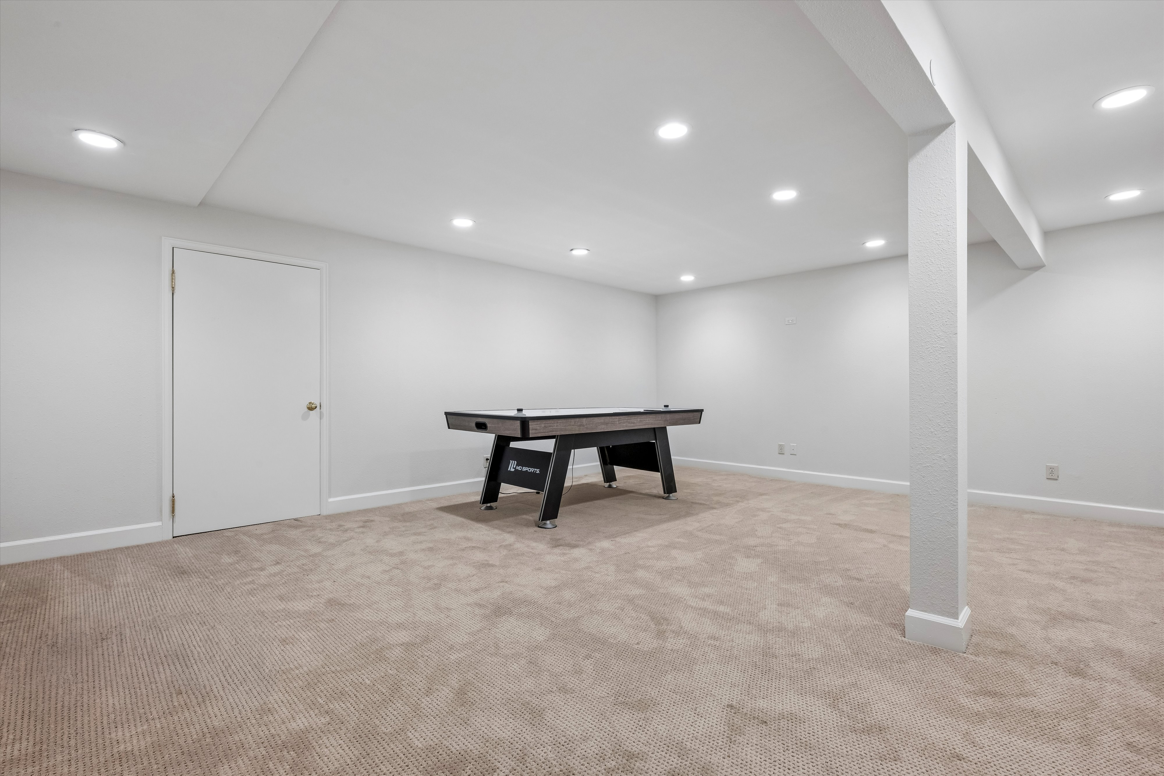  Beautifully Remodeled and Thoughtfully Expanded 5-bedroom, 4-bath Home - 物件實景