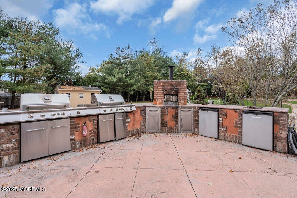 Manalapan, New Jersey, 07726, United States, 5 Bedrooms Bedrooms, ,5 BathroomsBathrooms,Residential,For Sale,1980978