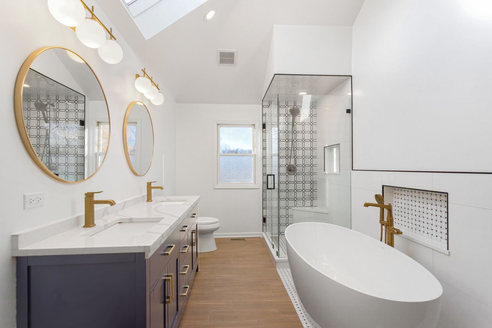 Oswego, Illinois, 60543, United States, 5 Bedrooms Bedrooms, ,4 BathroomsBathrooms,Residential,For Sale,1992870