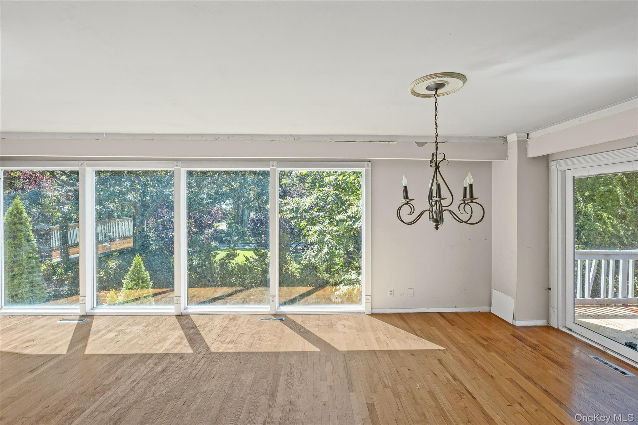 Asharoken, New York, 11768, United States, 4 Bedrooms Bedrooms, ,3 BathroomsBathrooms,Residential,For Sale,1973791