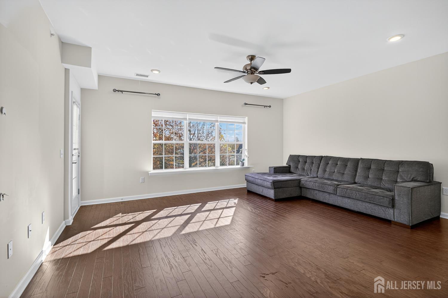 Sayreville, New Jersey, 08859, United States, 2 Bedrooms Bedrooms, ,3 BathroomsBathrooms,Residential,For Sale,1989684