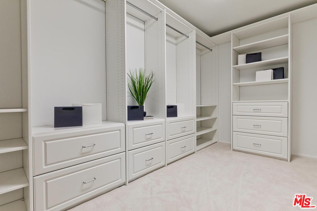 Pacific Palisades, California, 90272, United States, 3 Bedrooms Bedrooms, ,4 BathroomsBathrooms,Residential,For Sale,1993349