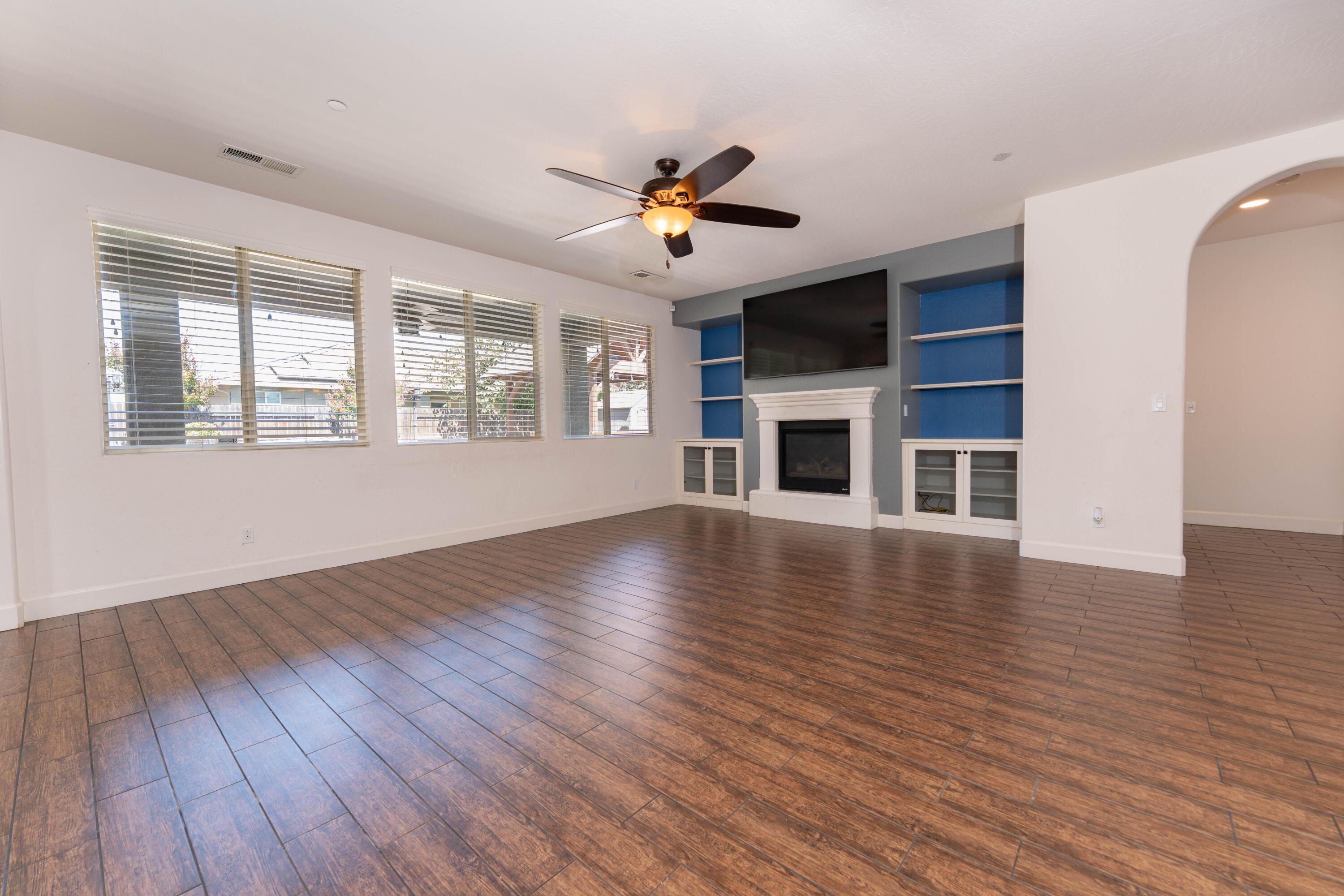 Tulare, California, 93274, United States, 4 Bedrooms Bedrooms, ,3 BathroomsBathrooms,Residential,For Sale,1975083