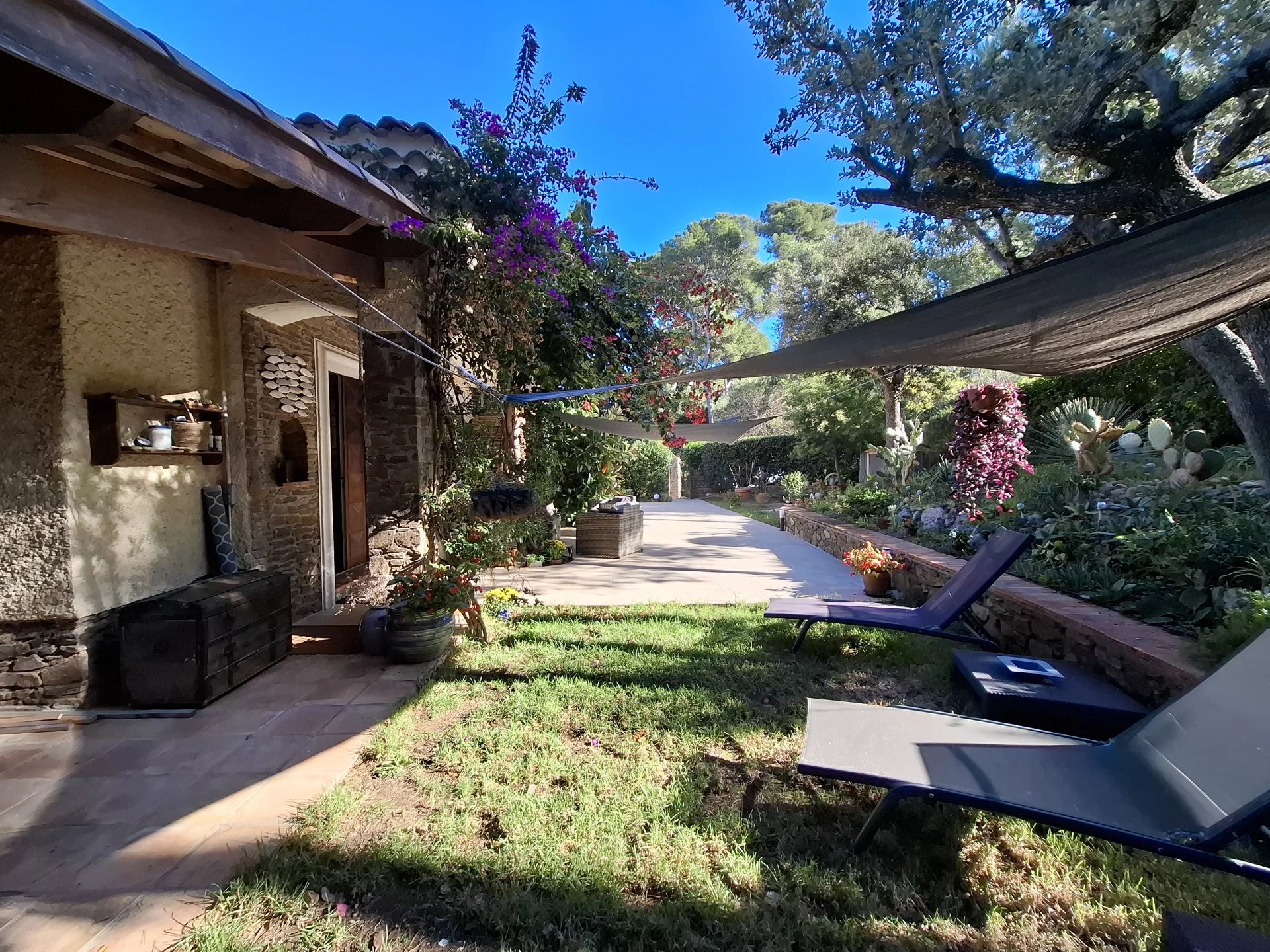 Hyères, Provence-Alpes-Côte d’Azur, 83400, FR, 3 Bedrooms Bedrooms, ,3 BathroomsBathrooms,Residential,For Sale,1987881