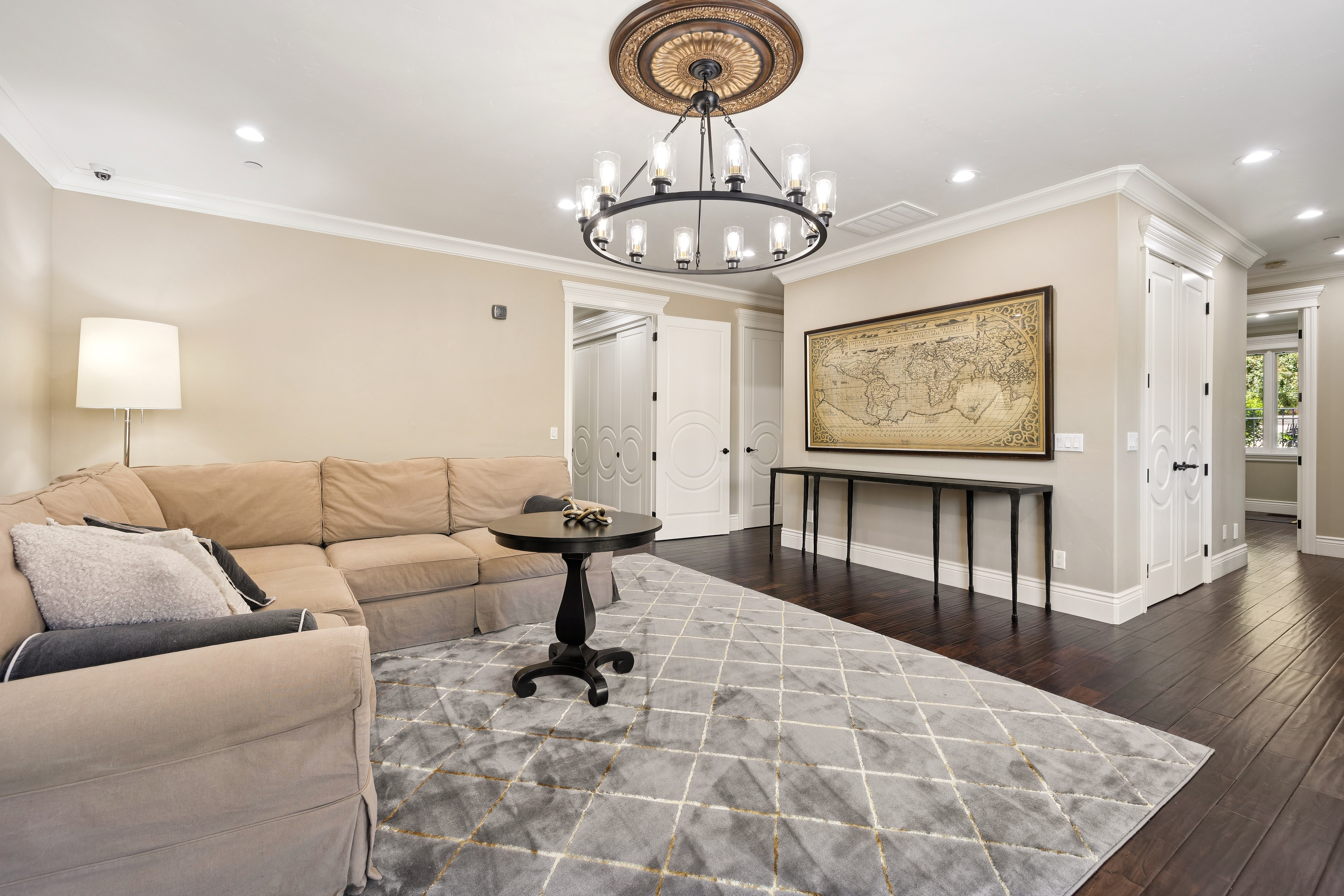  Grand Mediterranean Estate with Private Multi-Generational Wing - 物件實景