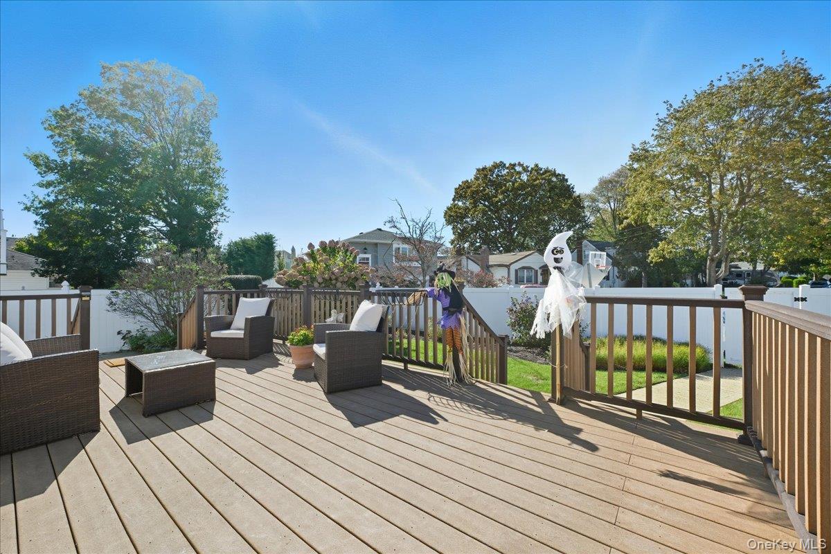 North Bellmore, New York, 11710, United States, 3 Bedrooms Bedrooms, ,2 BathroomsBathrooms,Residential,For Sale,1991697