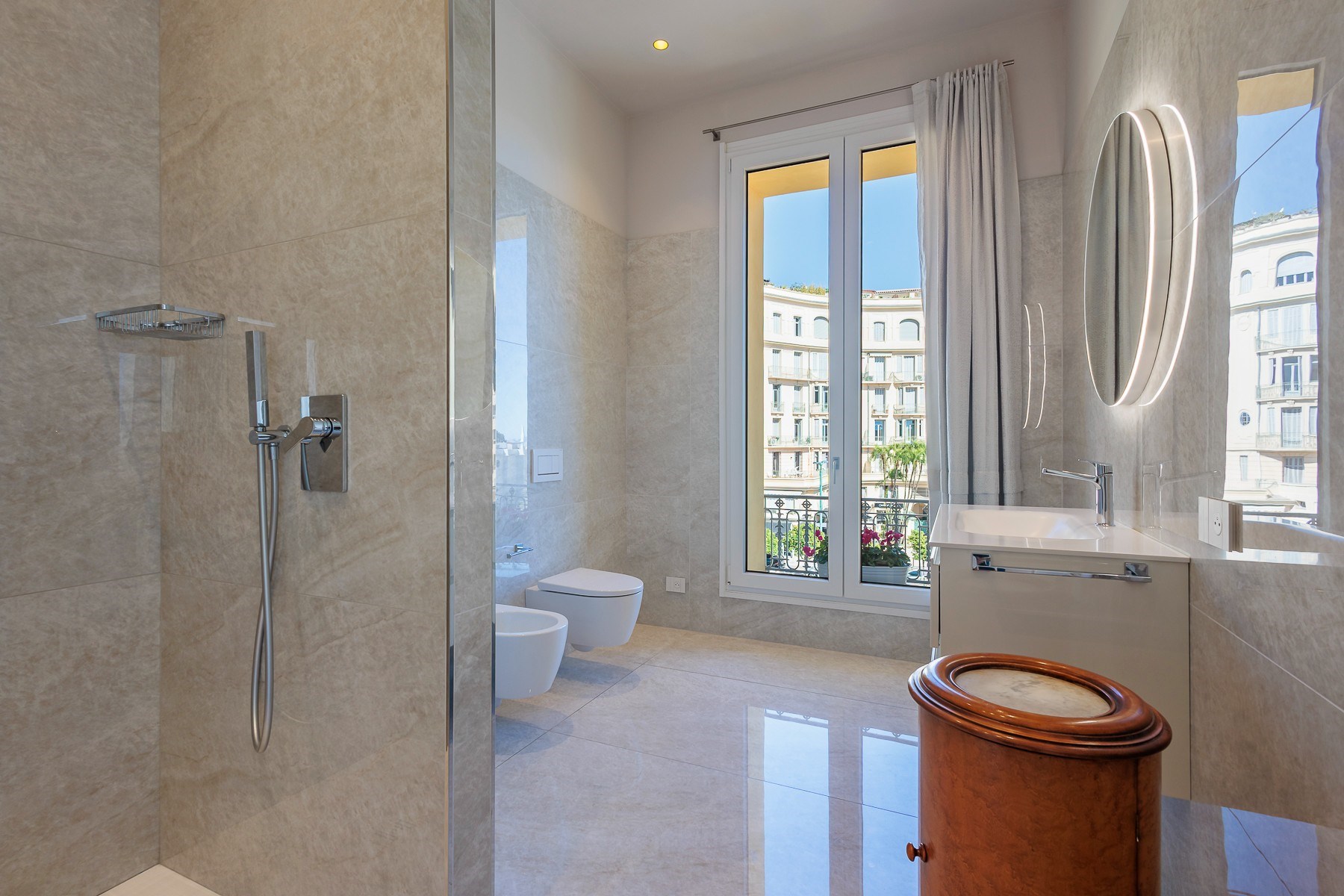  Luxury renovated apartment for sale in Menton, historic center with sea view - 物件實景