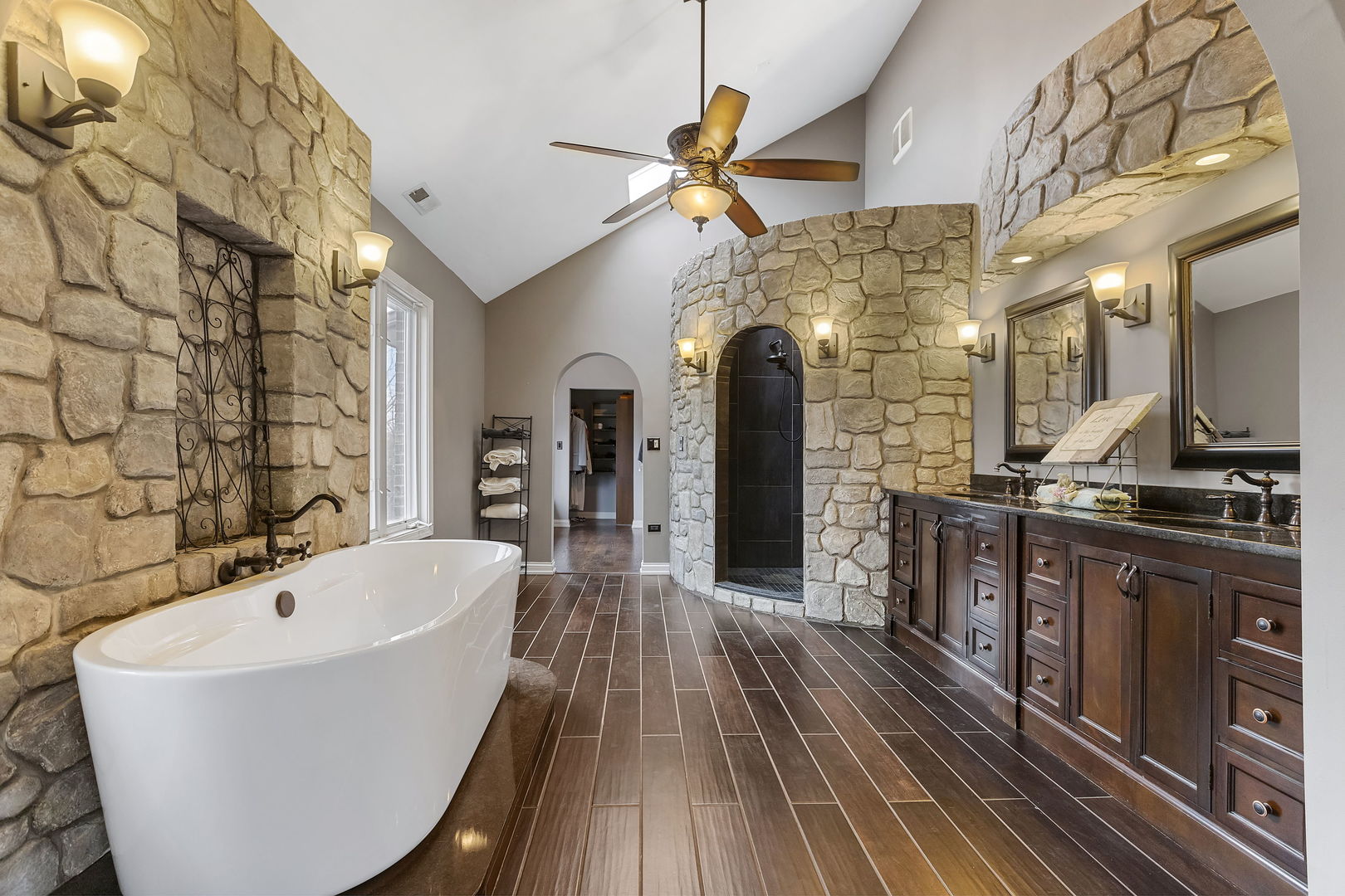 St. Charles, Illinois, 60175, United States, 6 Bedrooms Bedrooms, ,8 BathroomsBathrooms,Residential,For Sale,1940364