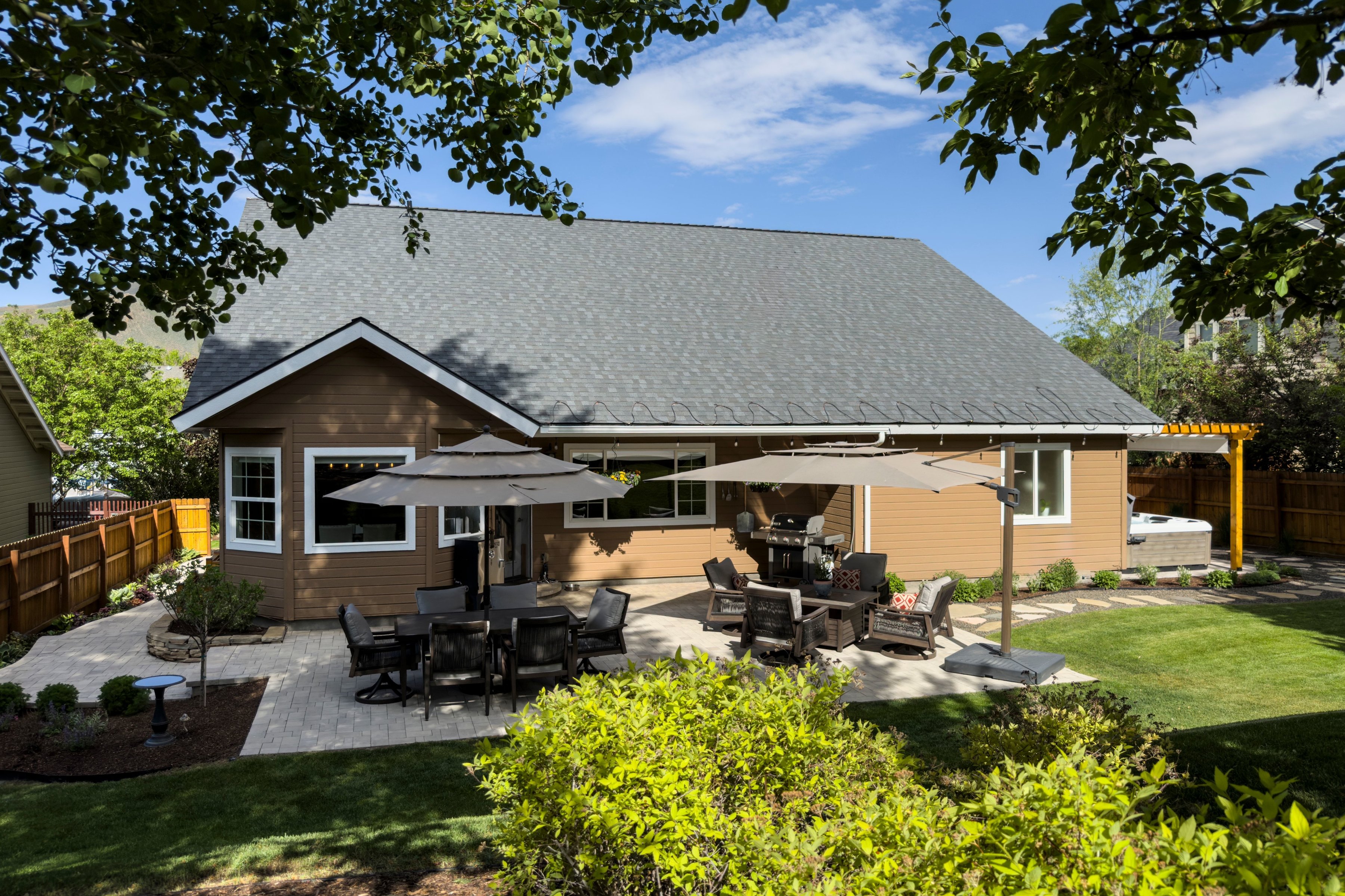 Private Retreat. Exceptional Garage. Room for Everything. - 物件實景