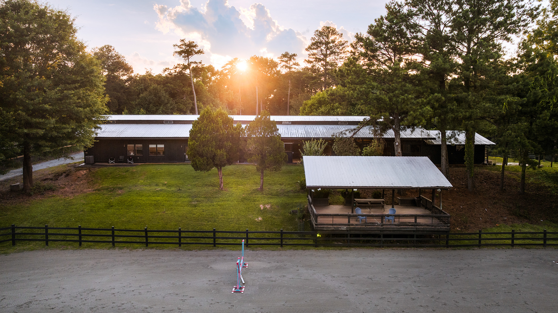  Rare Equestrian Facility with Prestigious Address - 物件實景