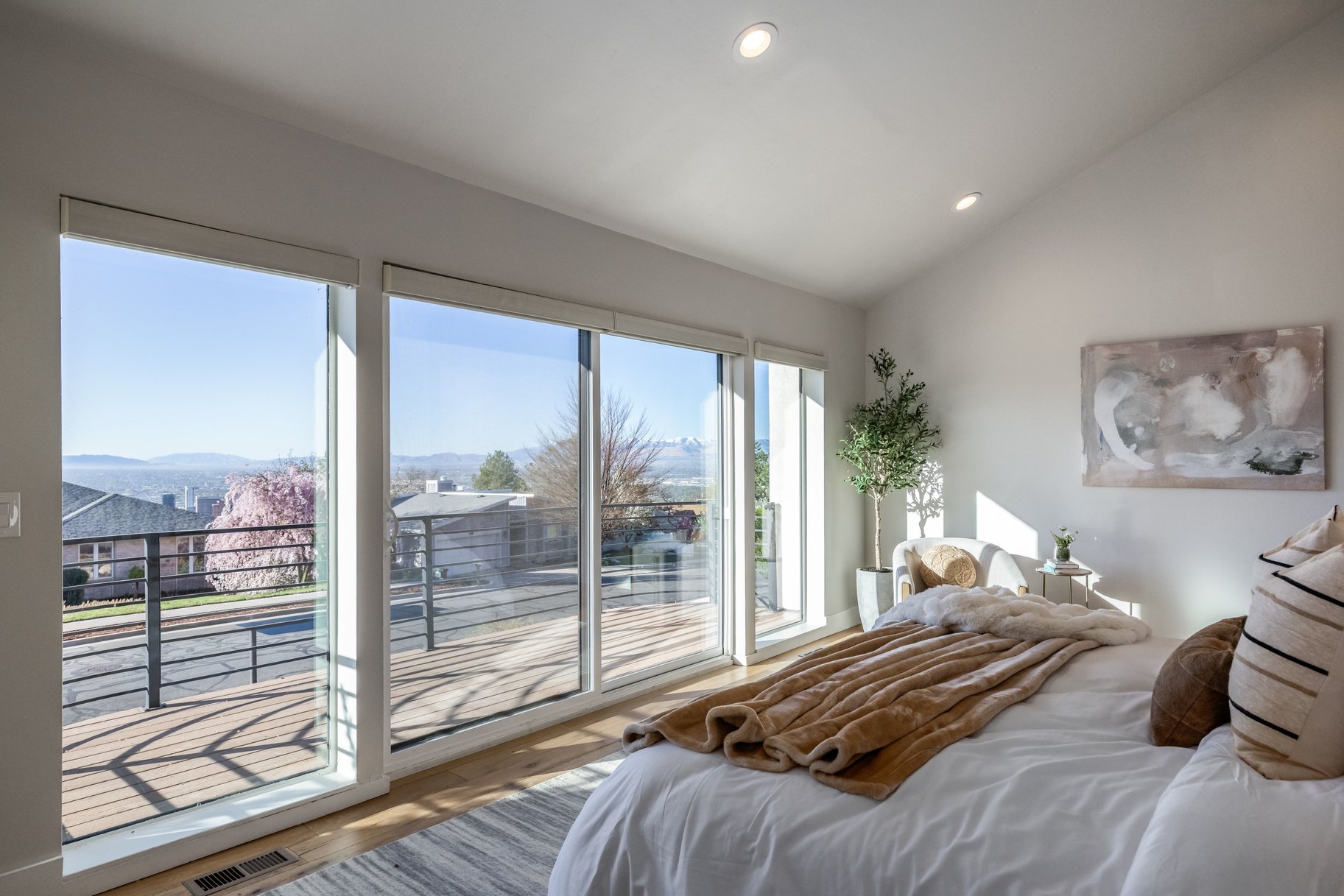  Stunning East Capitol Renovation - 物件實景