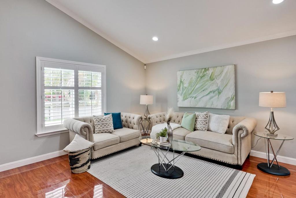 Union City, California, 94587, United States, 4 Bedrooms Bedrooms, ,3 BathroomsBathrooms,Residential,For Sale,1978572