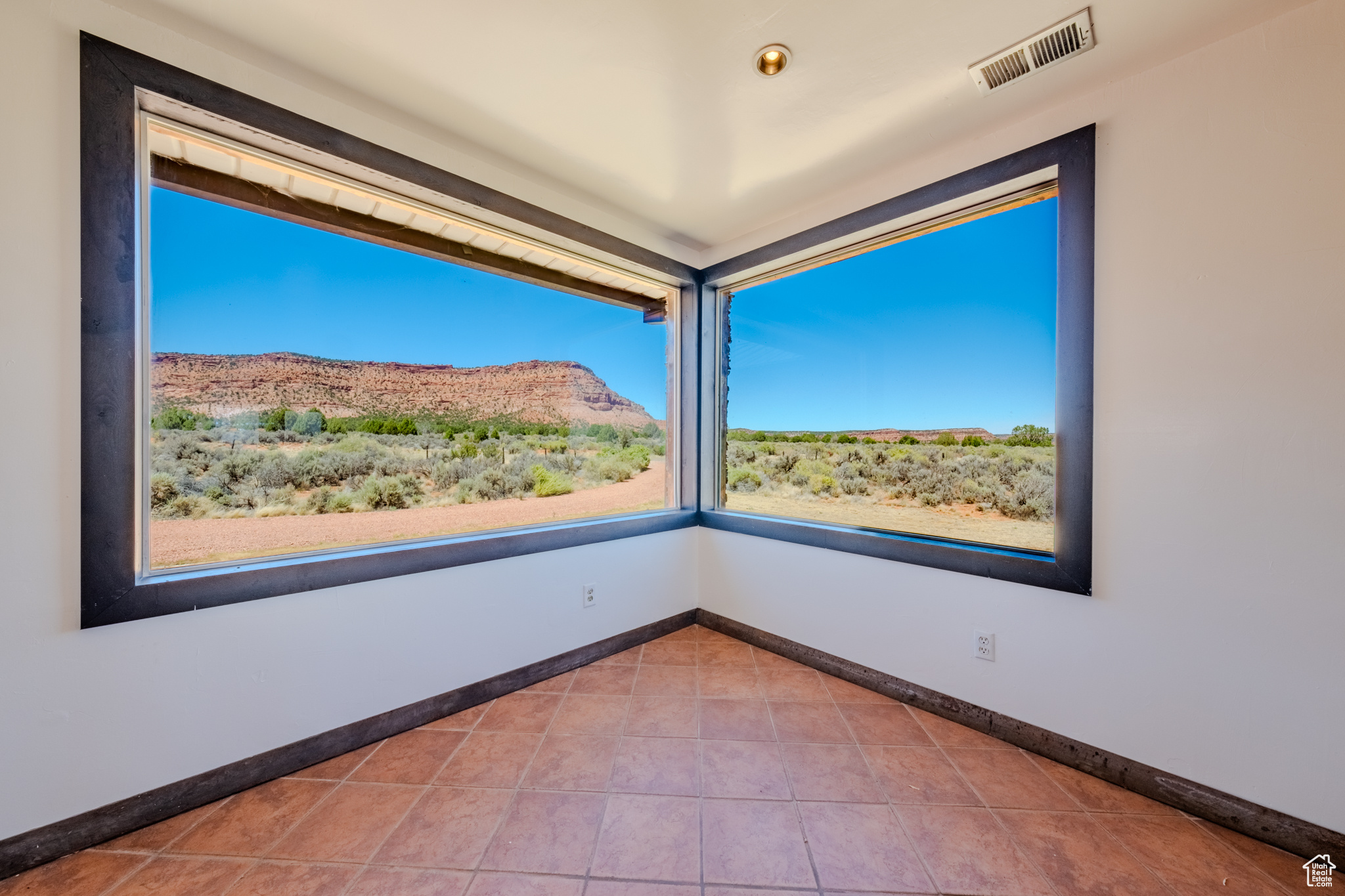Kanab, Utah, 84741, United States, 4 Bedrooms Bedrooms, ,3 BathroomsBathrooms,Residential,For Sale,1908658