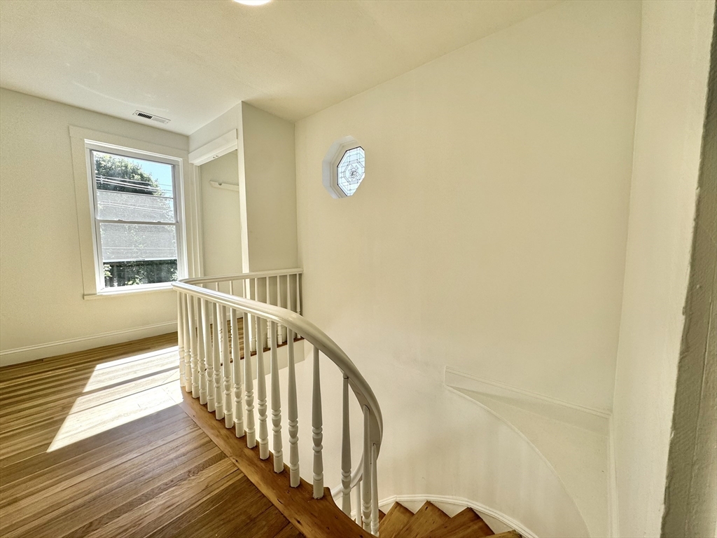 Groveland, Massachusetts, 01834, United States, 4 Bedrooms Bedrooms, ,4 BathroomsBathrooms,Residential,For Sale,1989595