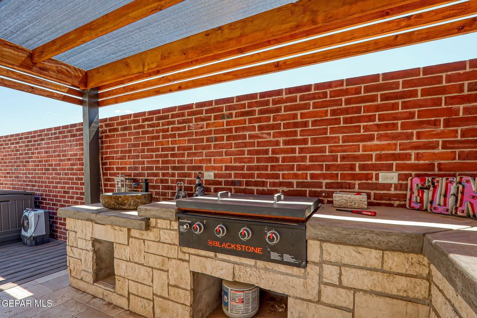 El Paso, Texas, 79932, United States, 5 Bedrooms Bedrooms, ,2 BathroomsBathrooms,Residential,For Sale,1915339