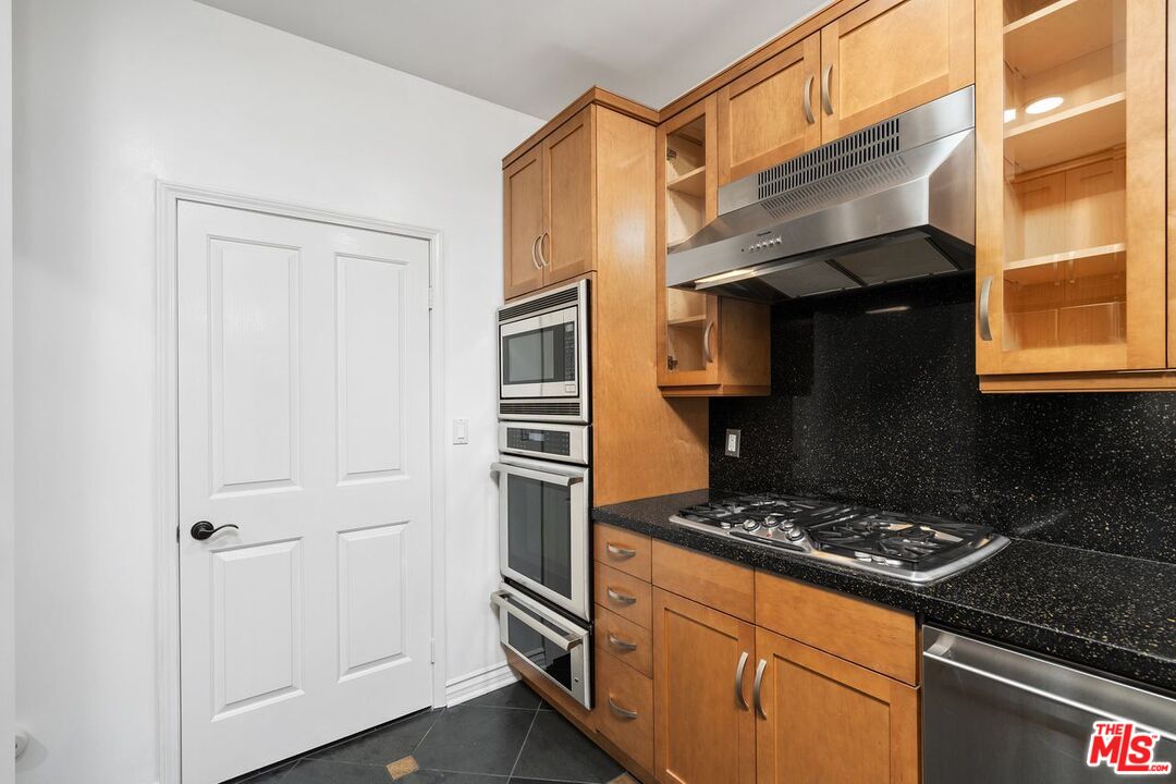 West Hollywood, California, 90048, United States, 2 Bedrooms Bedrooms, ,3 BathroomsBathrooms,Residential,For Sale,1762053