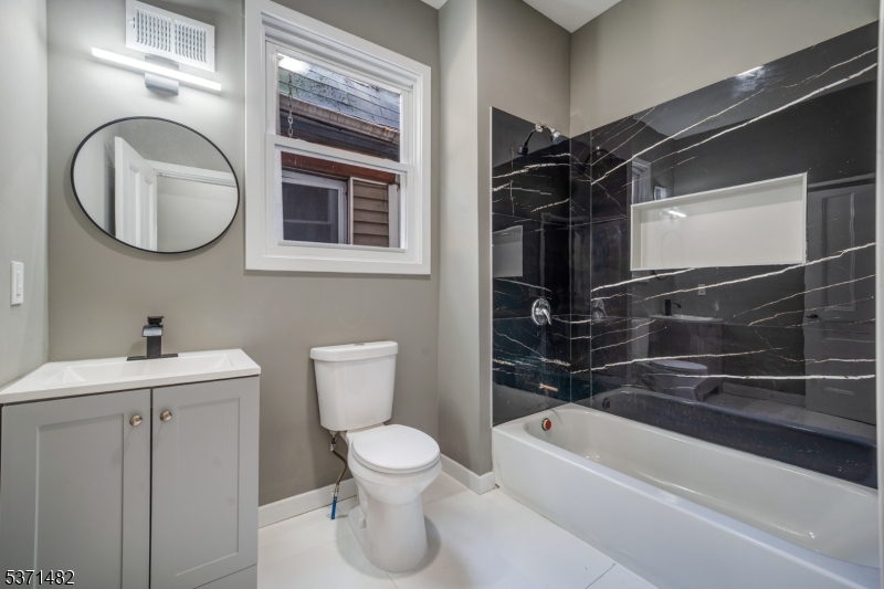 Newark City, New Jersey, 07103, United States, 6 Bedrooms Bedrooms, ,3 BathroomsBathrooms,Residential,For Sale,2002915