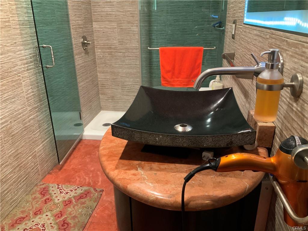 Glendale, California, 91203, United States, 1 Bedroom Bedrooms, ,1 BathroomBathrooms,Residential,For Sale,1969295