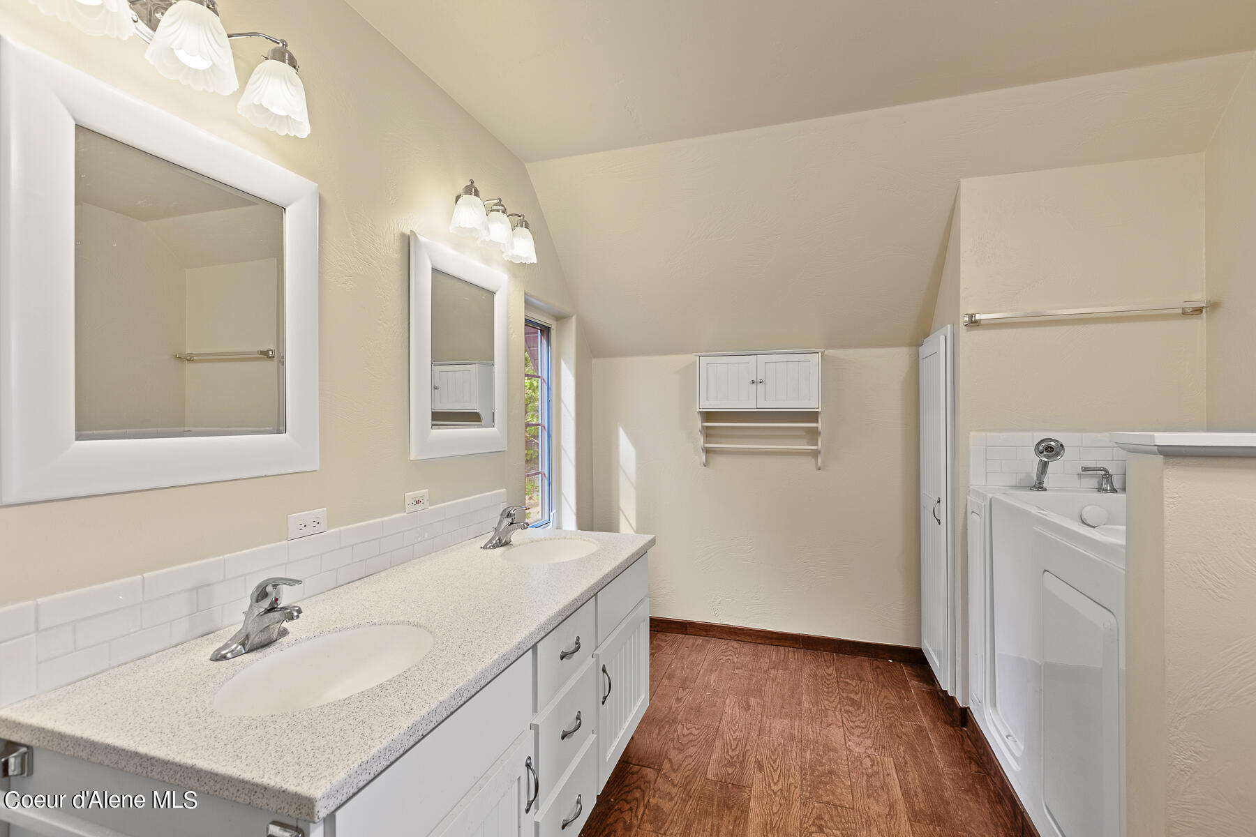 Coeur d'Alene, Idaho, 83814, United States, 5 Bedrooms Bedrooms, ,3 BathroomsBathrooms,Residential,For Sale,1976394