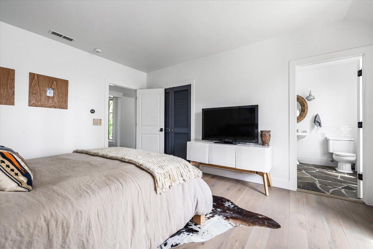 Michiana Shores, Indiana, 46360, United States, 5 Bedrooms Bedrooms, ,4 BathroomsBathrooms,Residential,For Sale,1949684