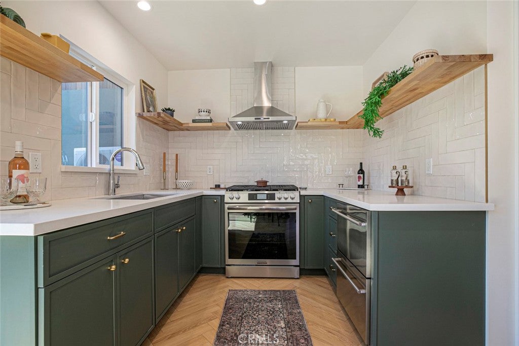 Los Angeles, California, 90027, United States, 4 Bedrooms Bedrooms, ,3 BathroomsBathrooms,Residential,For Sale,1942315