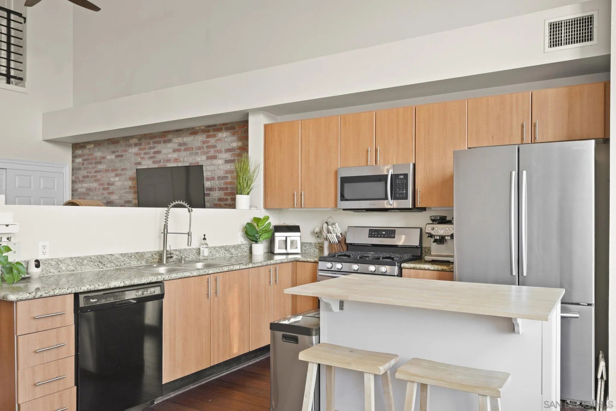 San Diego, California, 92101, United States, 1 Bedroom Bedrooms, ,1 BathroomBathrooms,Residential,For Sale,1951251