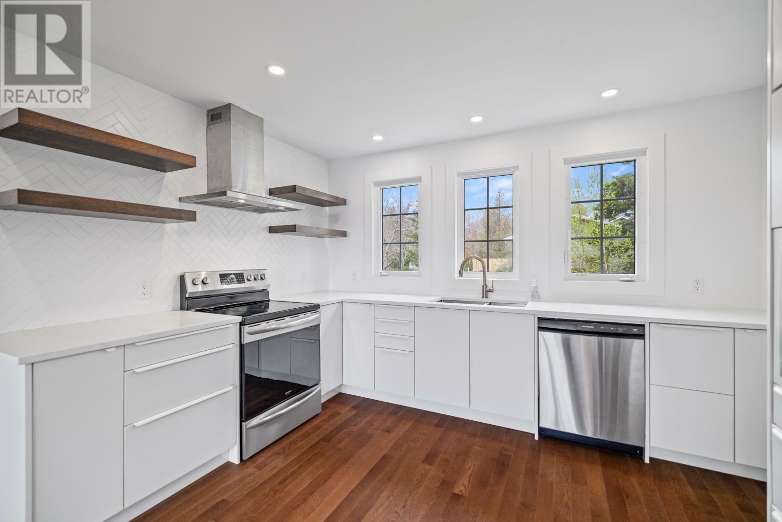 STRATFORD, Prince Edward Island, C1B 1L2, CA, 4 Bedrooms Bedrooms, ,2 BathroomsBathrooms,Residential,For Sale,1874211