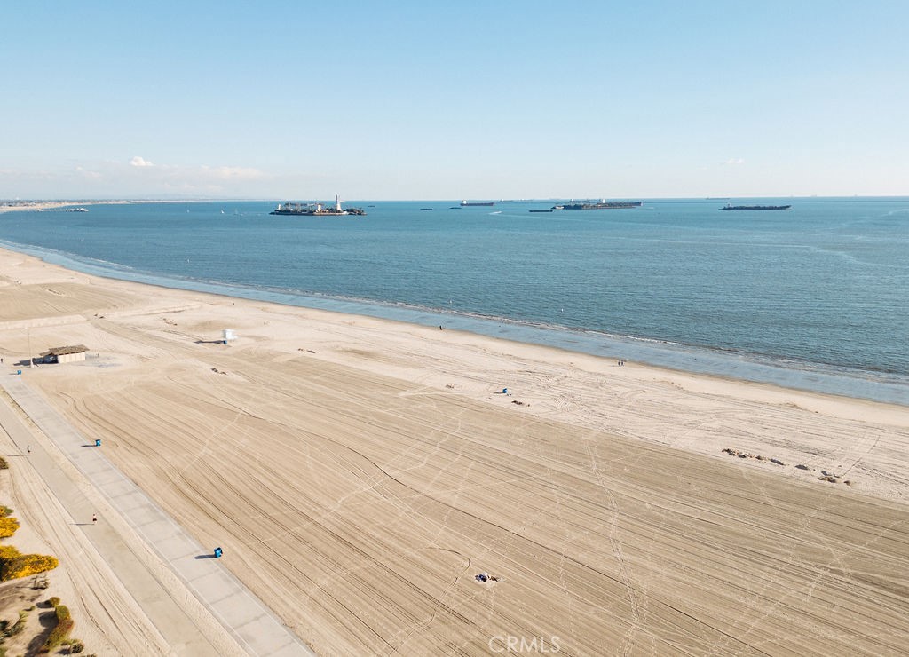 Long Beach, California, 90802, United States, 2 Bedrooms Bedrooms, ,2 BathroomsBathrooms,Residential,For Sale,1994707