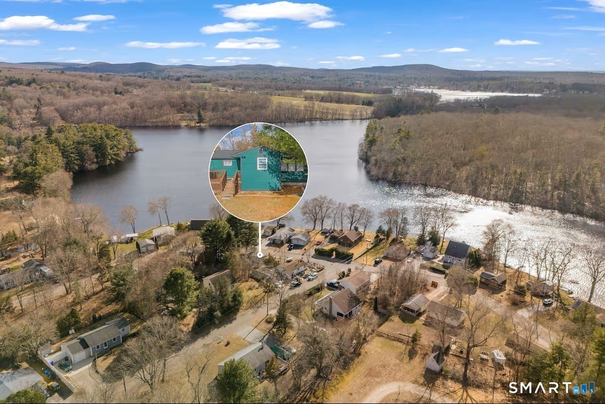 Shore Dr, Jewett City, CT 06351