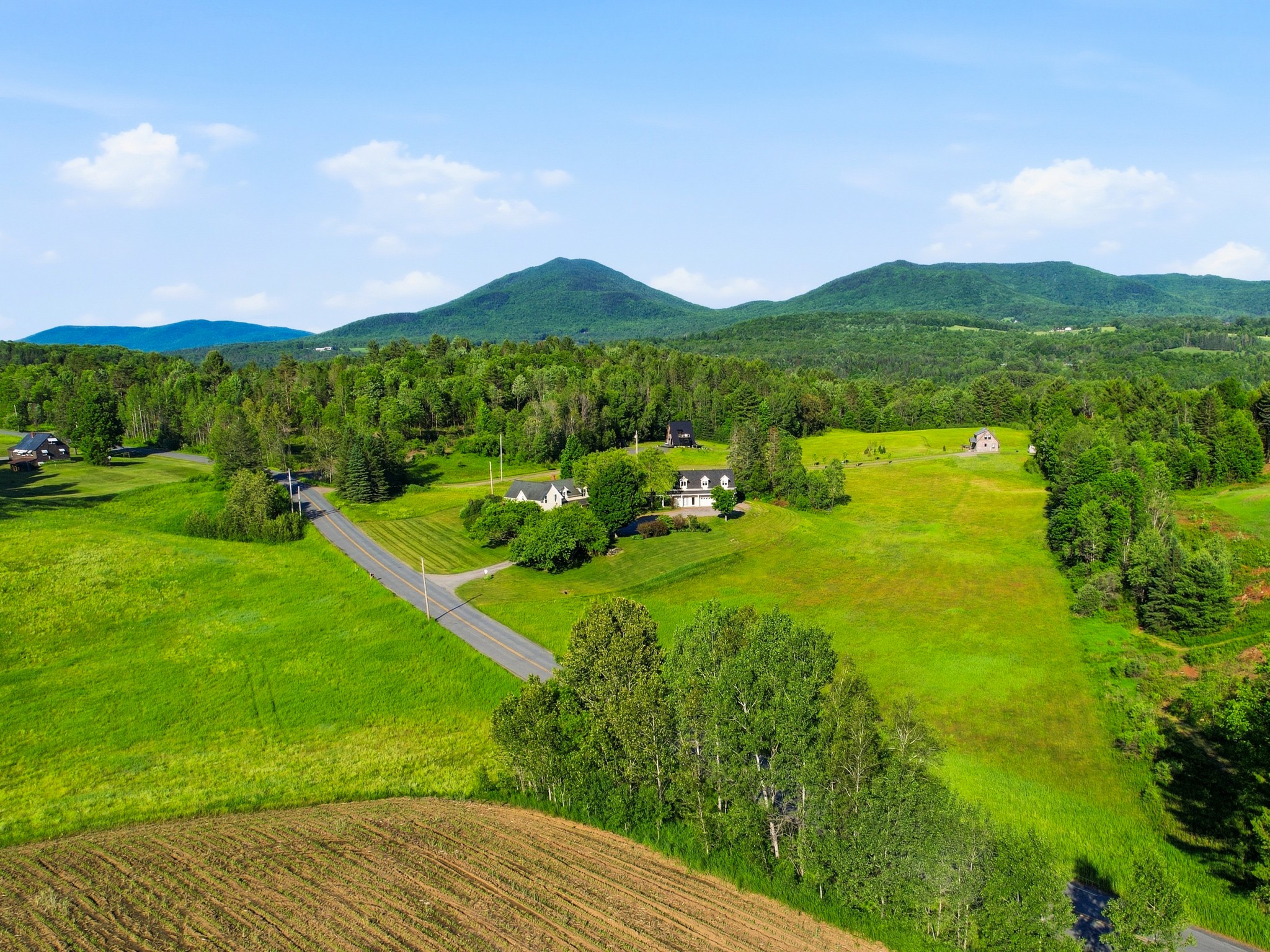  884 Darling Hill Road - 物件實景
