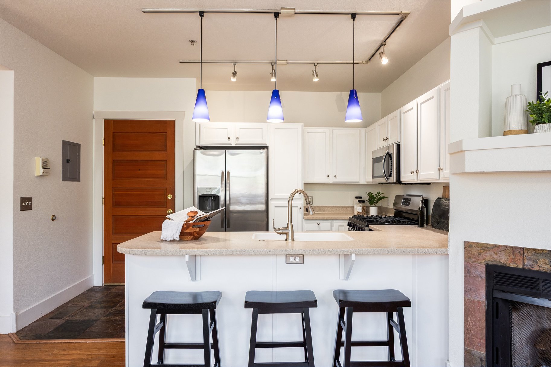  Light Filled Open Floor Plan with Seamless Access to Outdoor Space - 物件實景