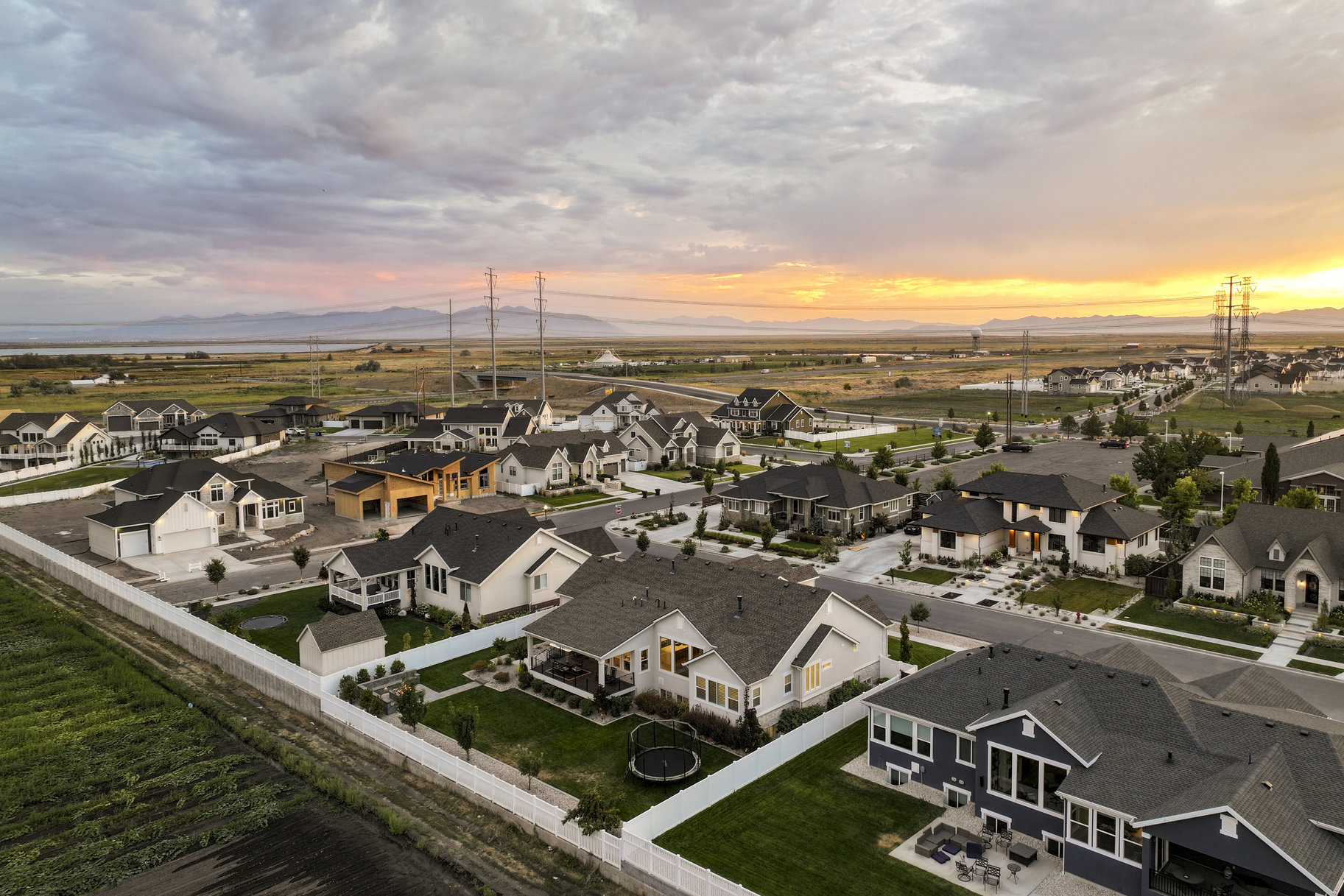  Modern Farmhouse Charm in Farmington - 物件實景