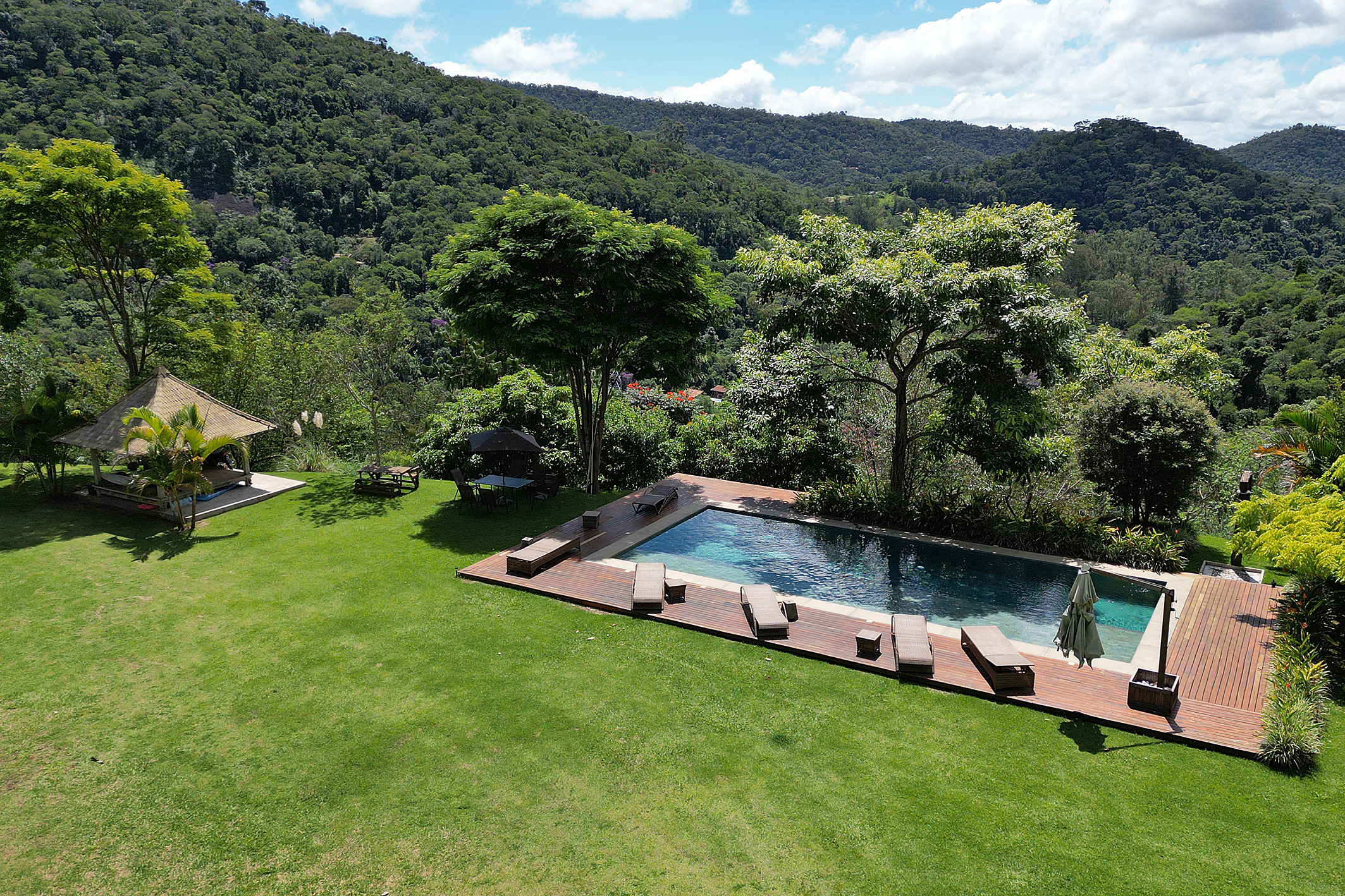  Private retreat surrounded by nature with two residences and mountain views - 物件實景