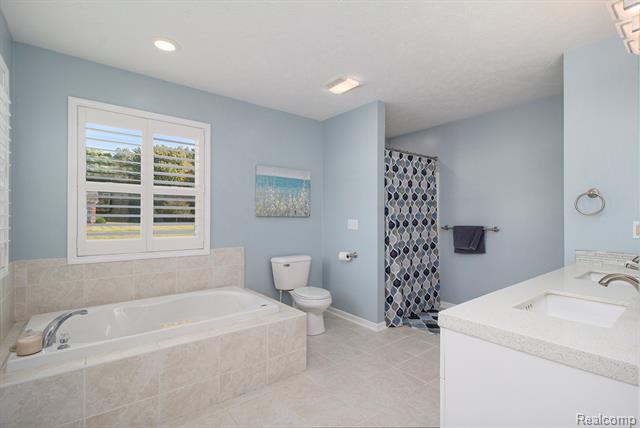 Oceola Twp, Michigan, 48843, United States, 3 Bedrooms Bedrooms, ,4 BathroomsBathrooms,Residential,For Sale,1980235