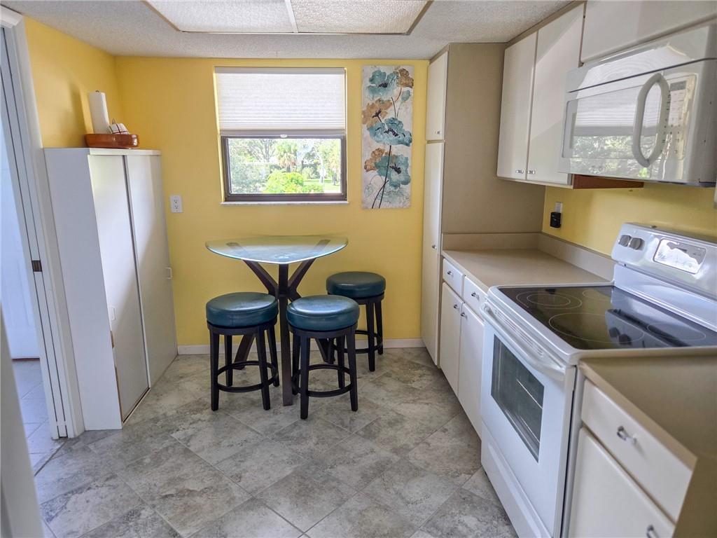 Vero Beach, Florida, 32963, United States, 2 Bedrooms Bedrooms, ,2 BathroomsBathrooms,Residential,For Sale,1977499