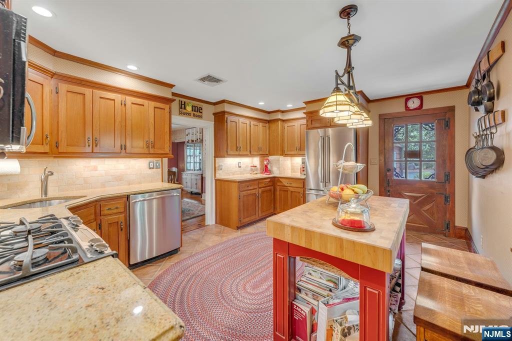 Park Ridge, New Jersey, 07656, United States, 4 Bedrooms Bedrooms, ,3 BathroomsBathrooms,Residential,For Sale,1927365