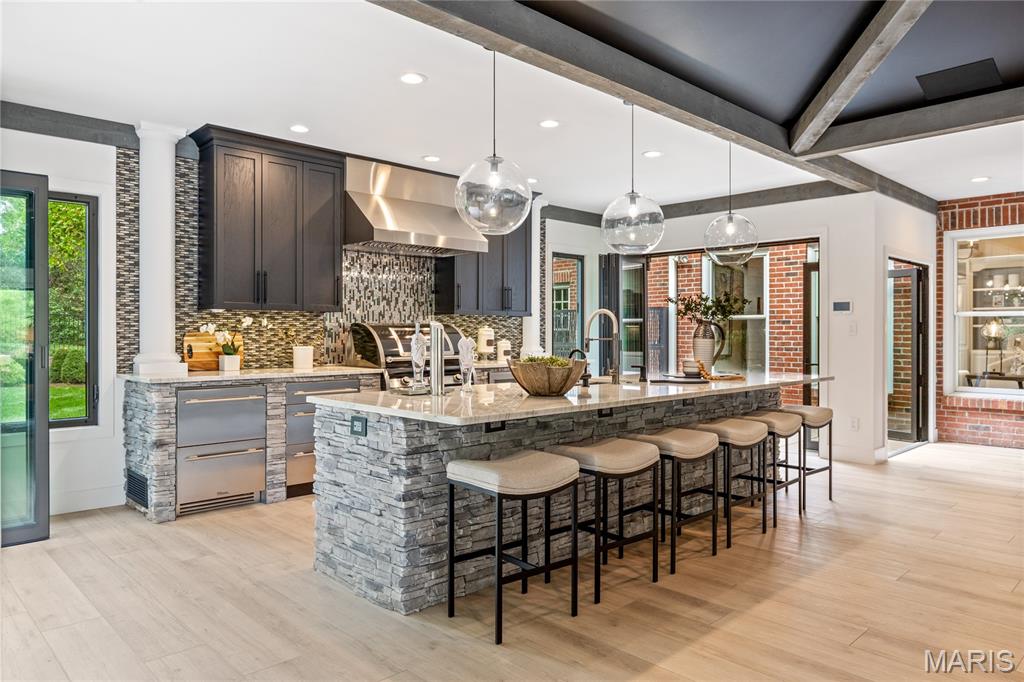 Town and Country, Missouri, 63141, United States, 5 Bedrooms Bedrooms, ,7 BathroomsBathrooms,Residential,For Sale,1966685