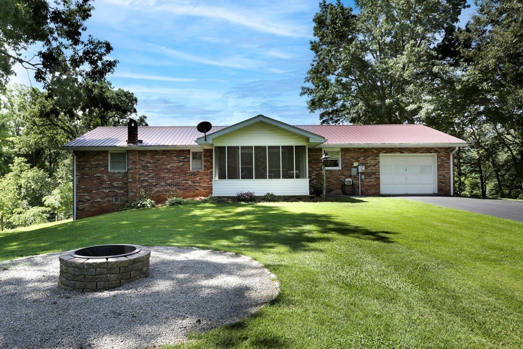 Hayesville, North Carolina, 28904, United States, 3 Bedrooms Bedrooms, ,2 BathroomsBathrooms,Residential,For Sale,1938429