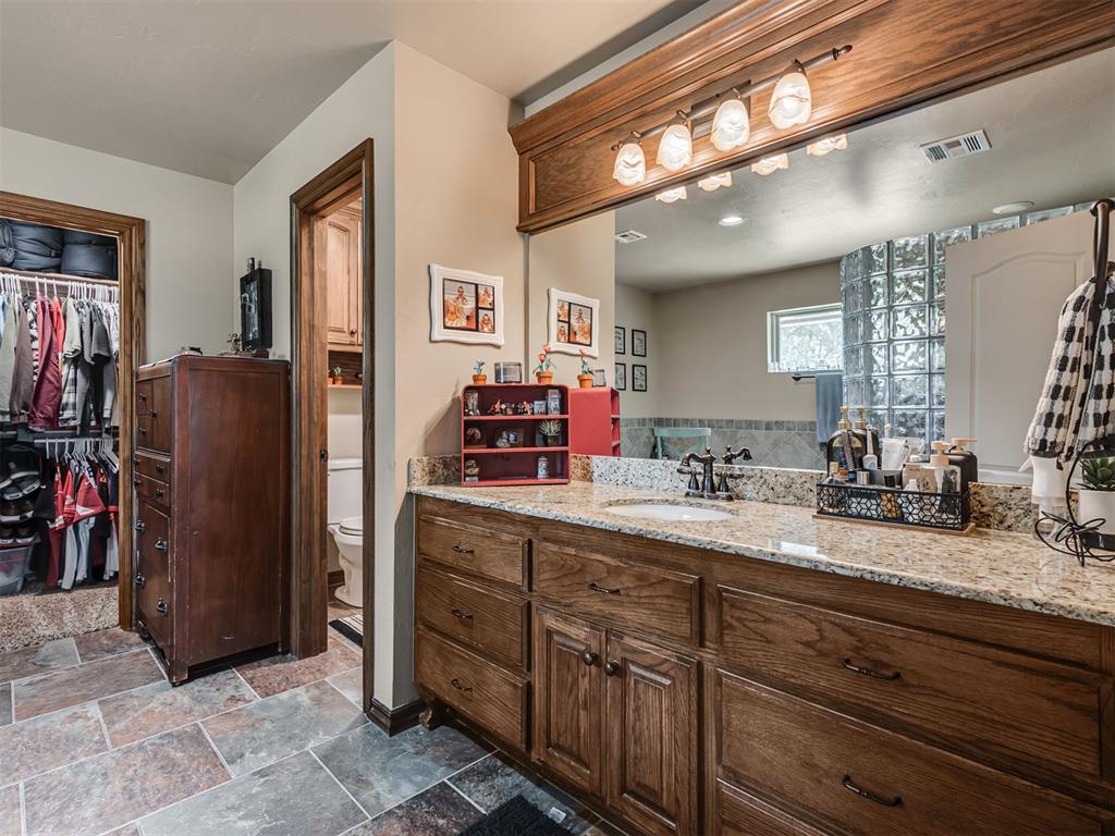 Jones, Oklahoma, 73049, United States, 4 Bedrooms Bedrooms, ,5 BathroomsBathrooms,Residential,For Sale,1987099