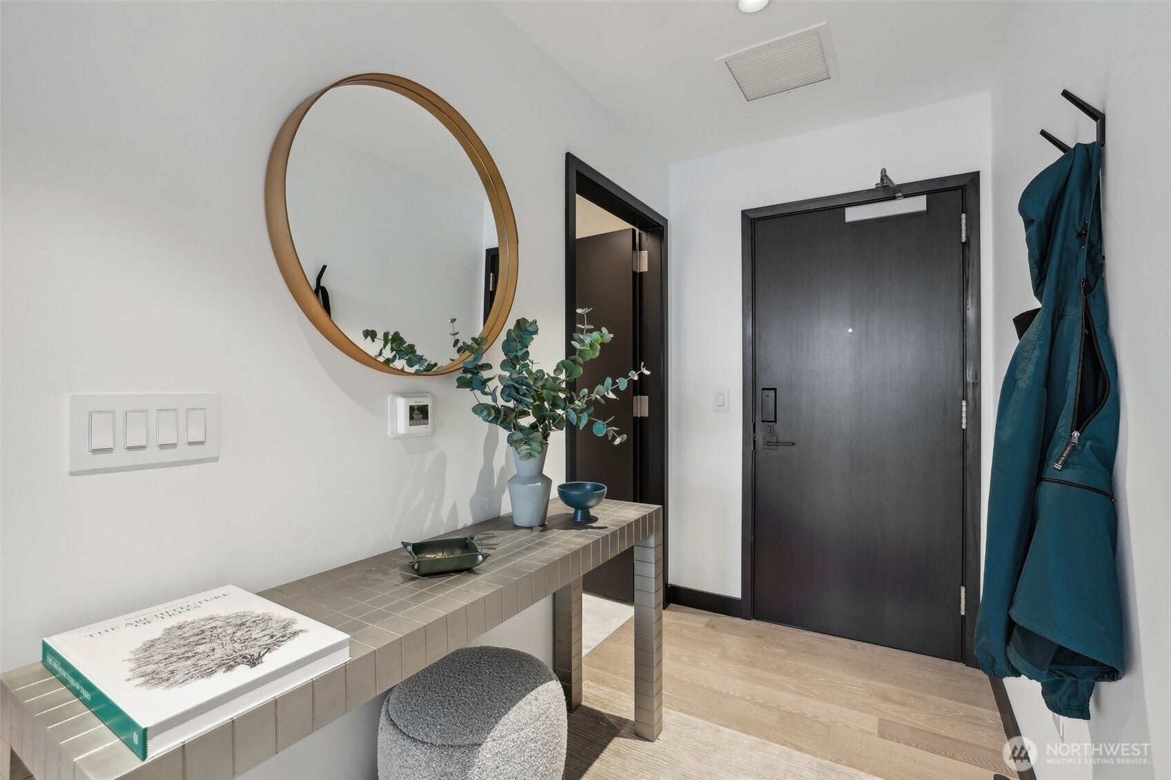 Bellevue, Washington, 98004, United States, 1 Bedroom Bedrooms, ,1 BathroomBathrooms,Residential,For Sale,1901140