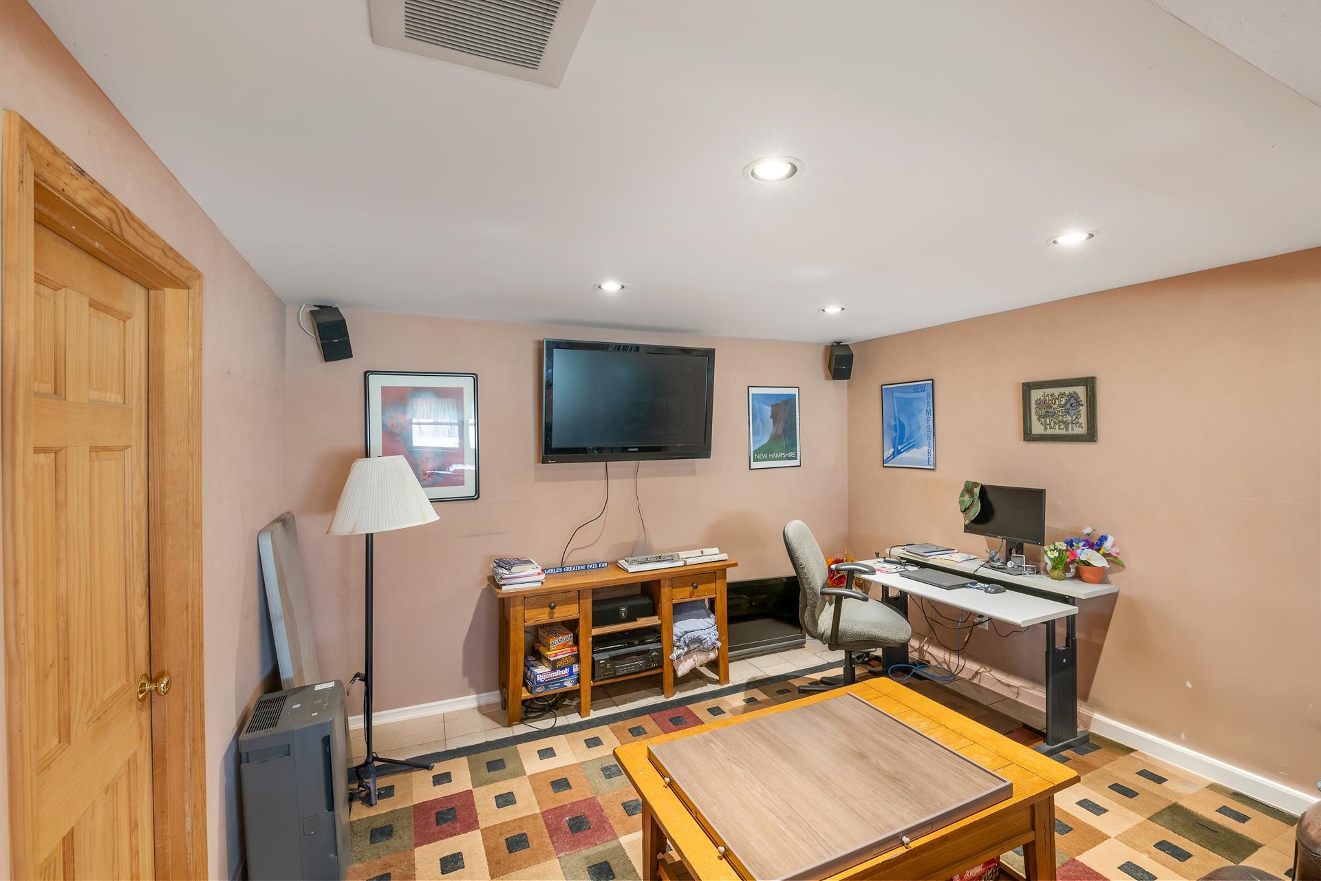Derry, New Hampshire, 03038, United States, 3 Bedrooms Bedrooms, ,2 BathroomsBathrooms,Residential,For Sale,1935840