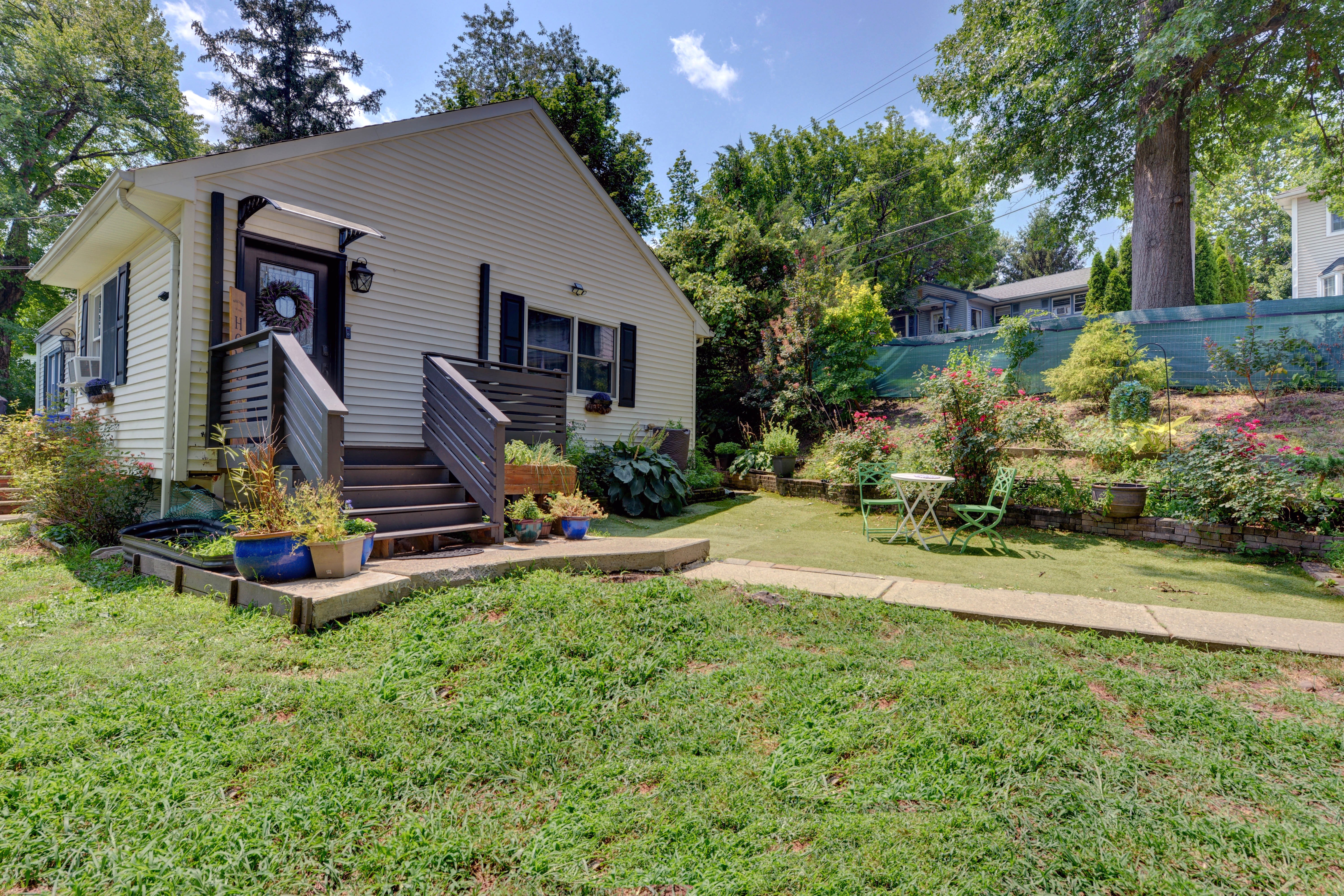 Mahwah, New Jersey, 07430, United States, 4 Bedrooms Bedrooms, ,2 BathroomsBathrooms,Residential,For Sale,1931403