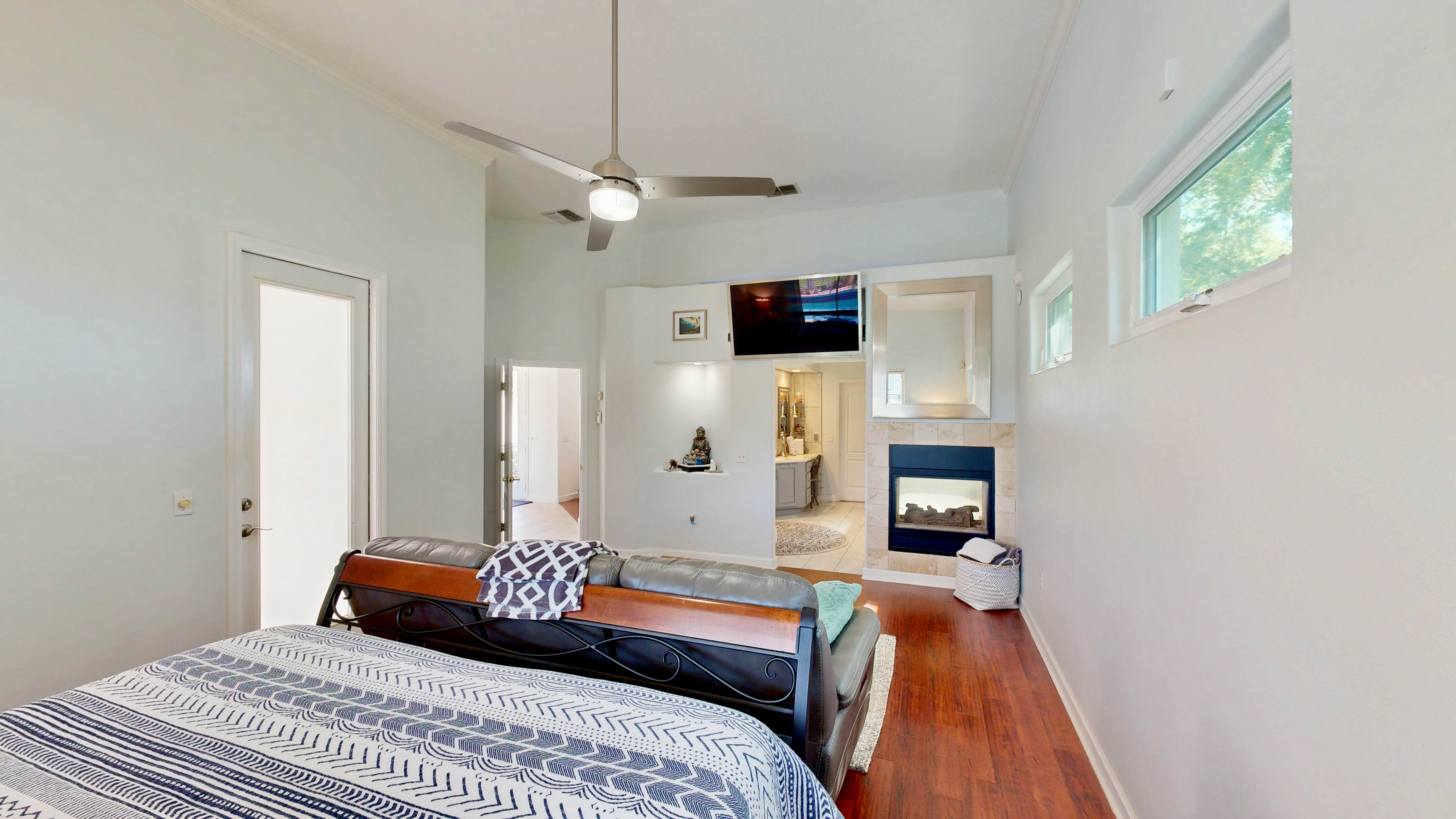 Oakland, Florida, 34760, United States, 4 Bedrooms Bedrooms, ,3 BathroomsBathrooms,Residential,For Sale,1828727