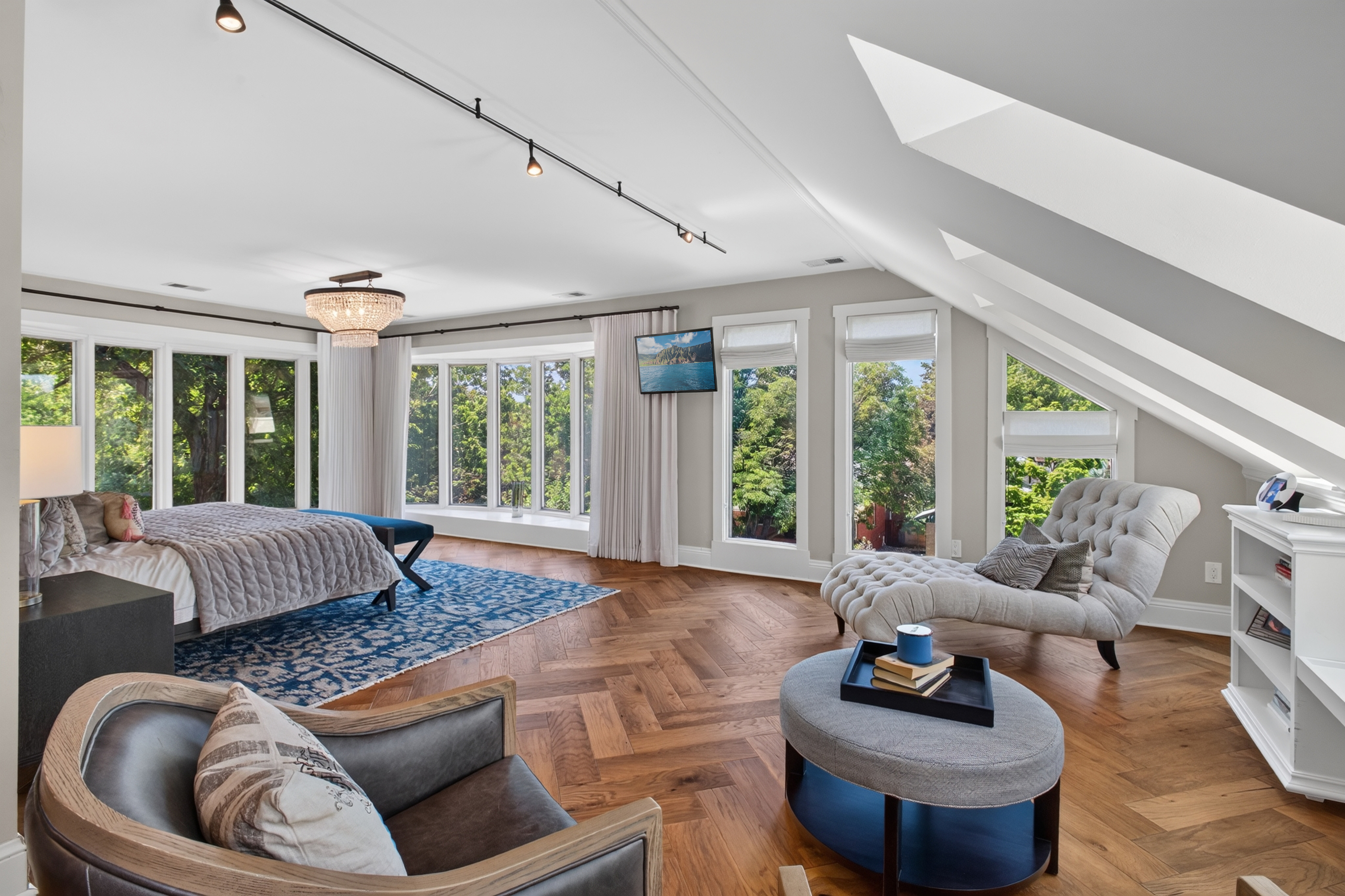  This Exceptional Home Delivers the Perfect Balance of Luxury and Comfort - 物件實景