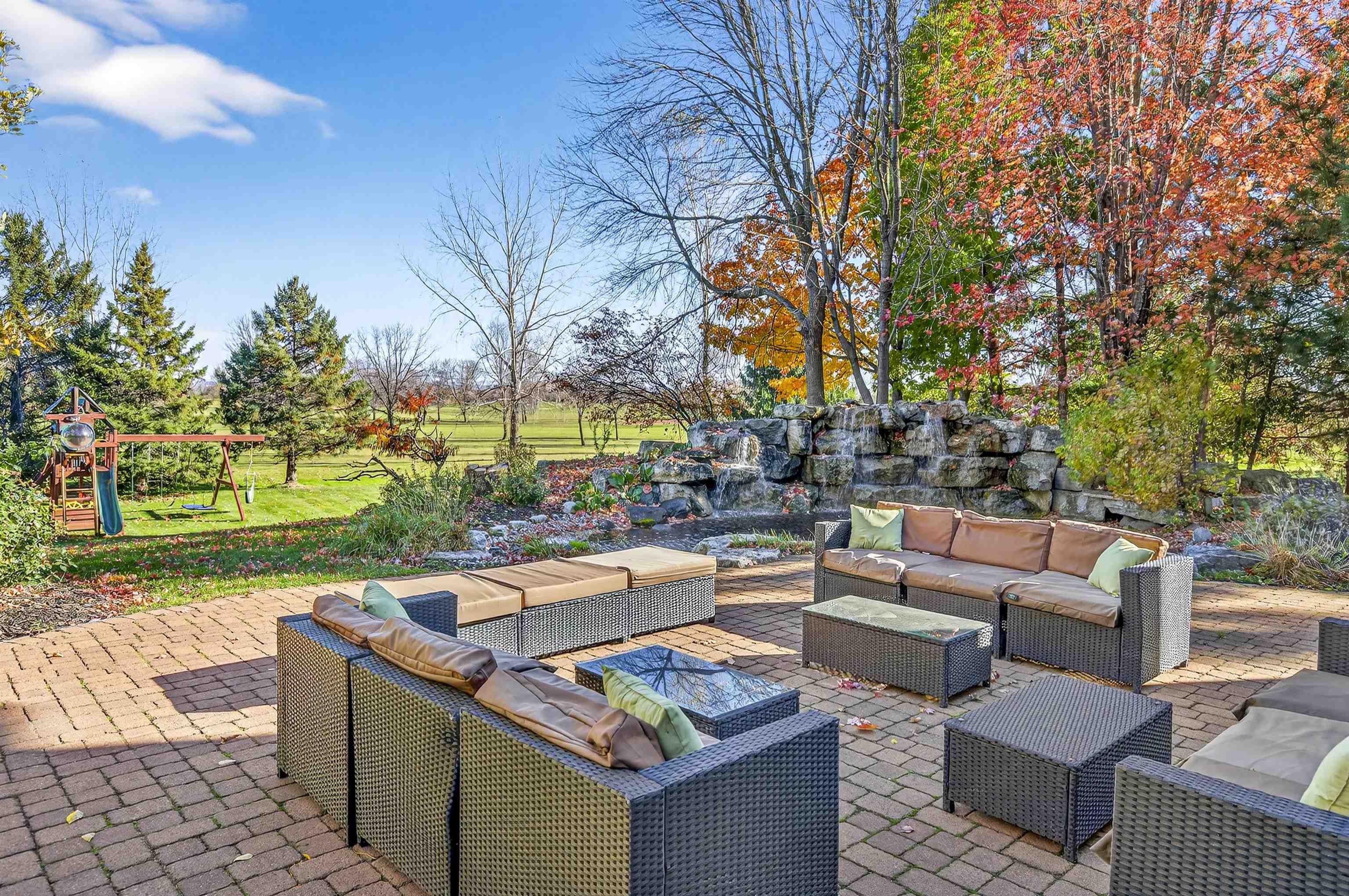 NEENAH, Wisconsin, 54956, United States, 5 Bedrooms Bedrooms, ,6 BathroomsBathrooms,Residential,For Sale,1992991