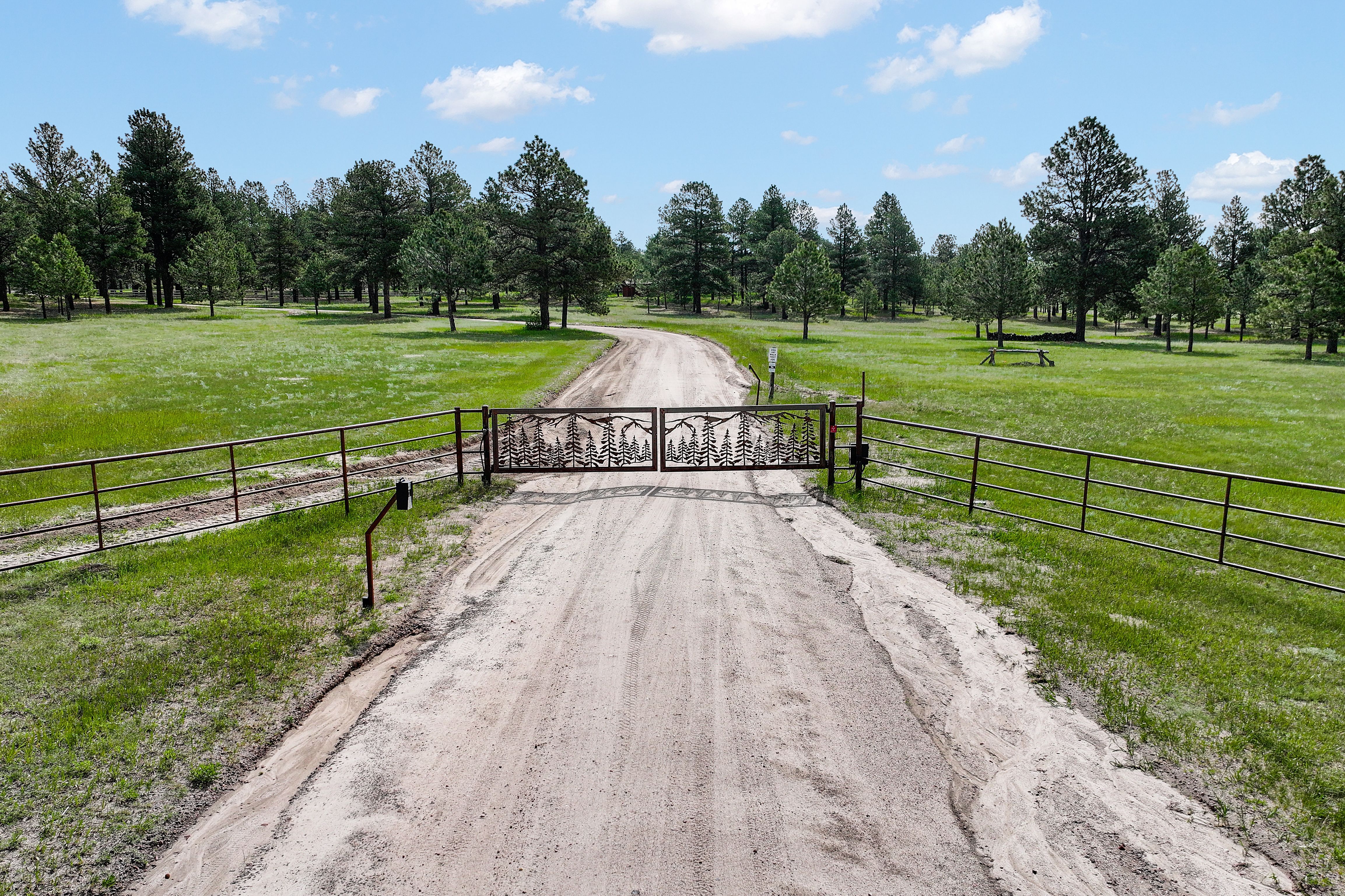 Discovery Farm: 157 Acres of Mid-Century Design and Equestrian Excellence - 物件實景