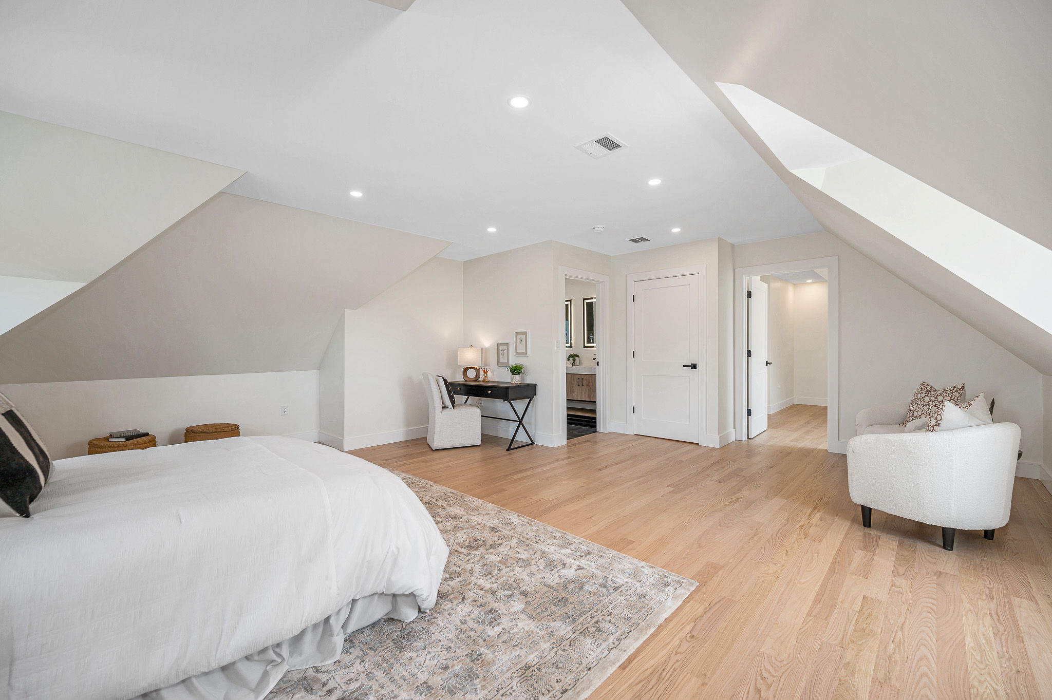 Wakefield, Massachusetts, 01880, United States, 3 Bedrooms Bedrooms, ,3 BathroomsBathrooms,Residential,For Sale,1974087