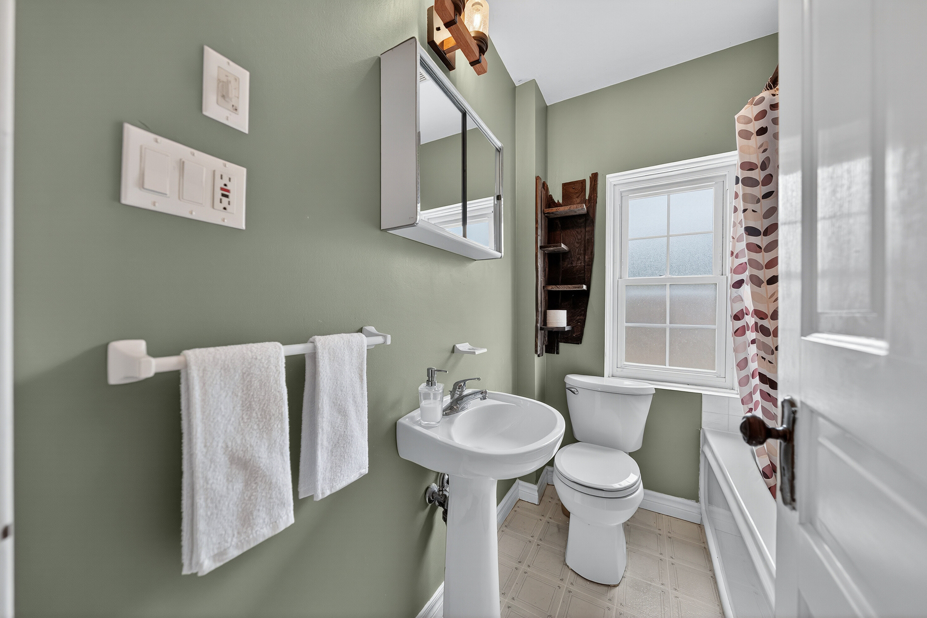  Charming Kitchener Home - 物件實景