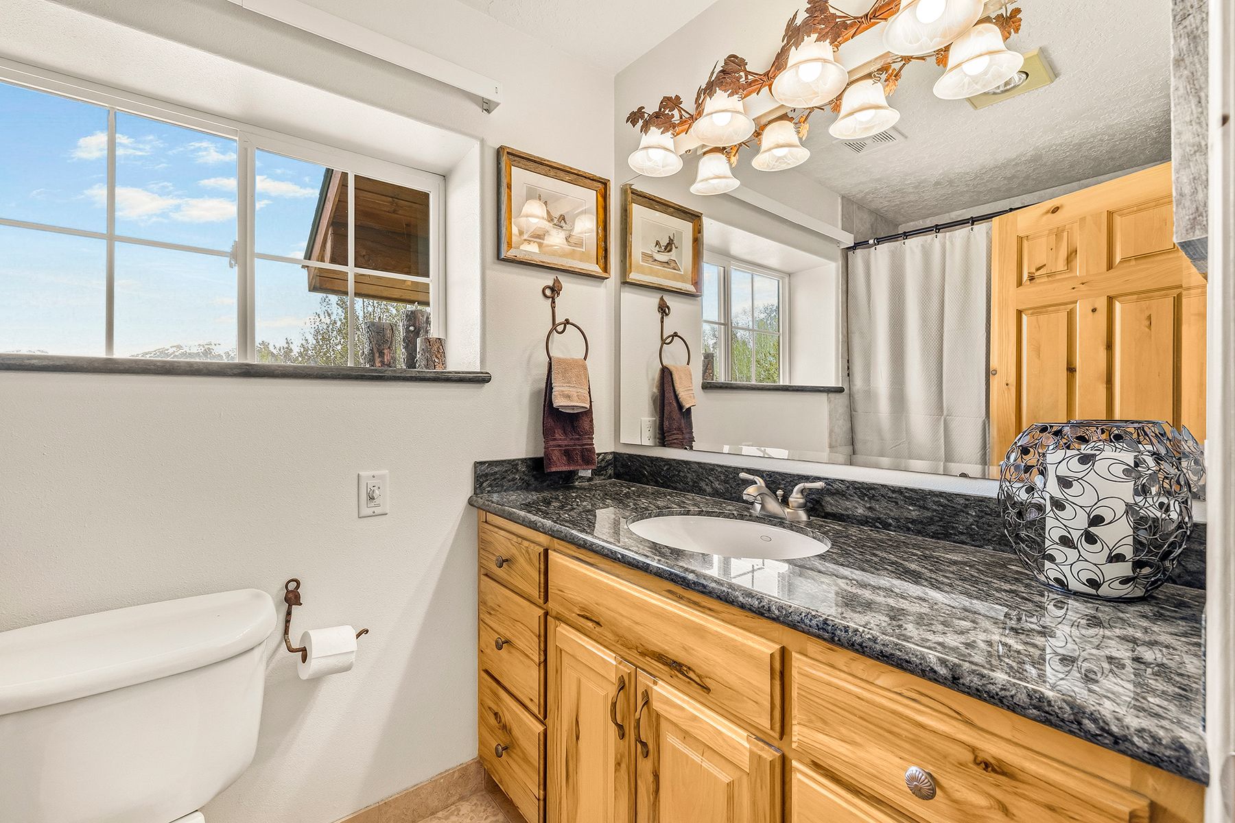  where  the mountains meet mccoy - 物件實景